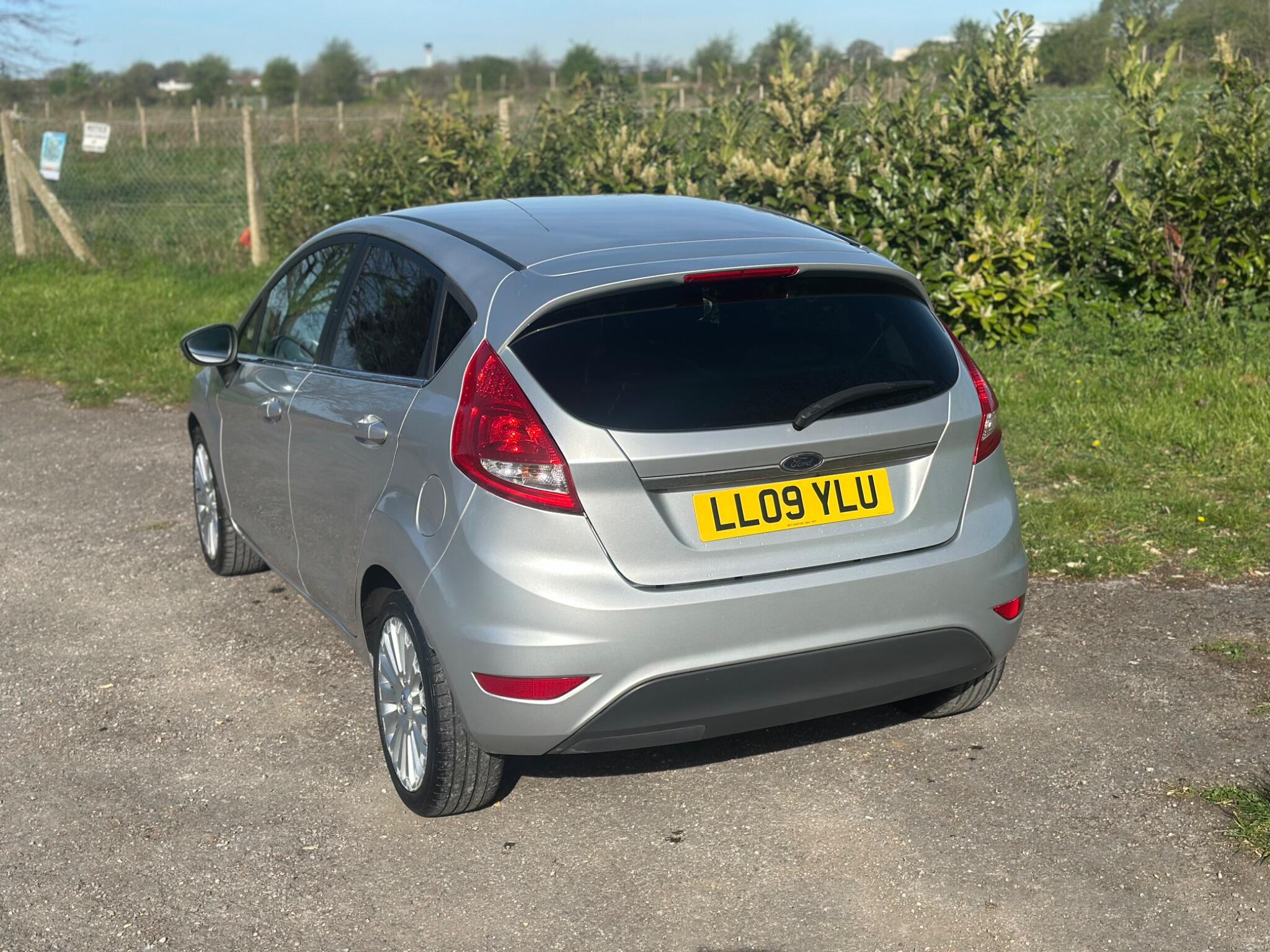Ford Fiesta view 9