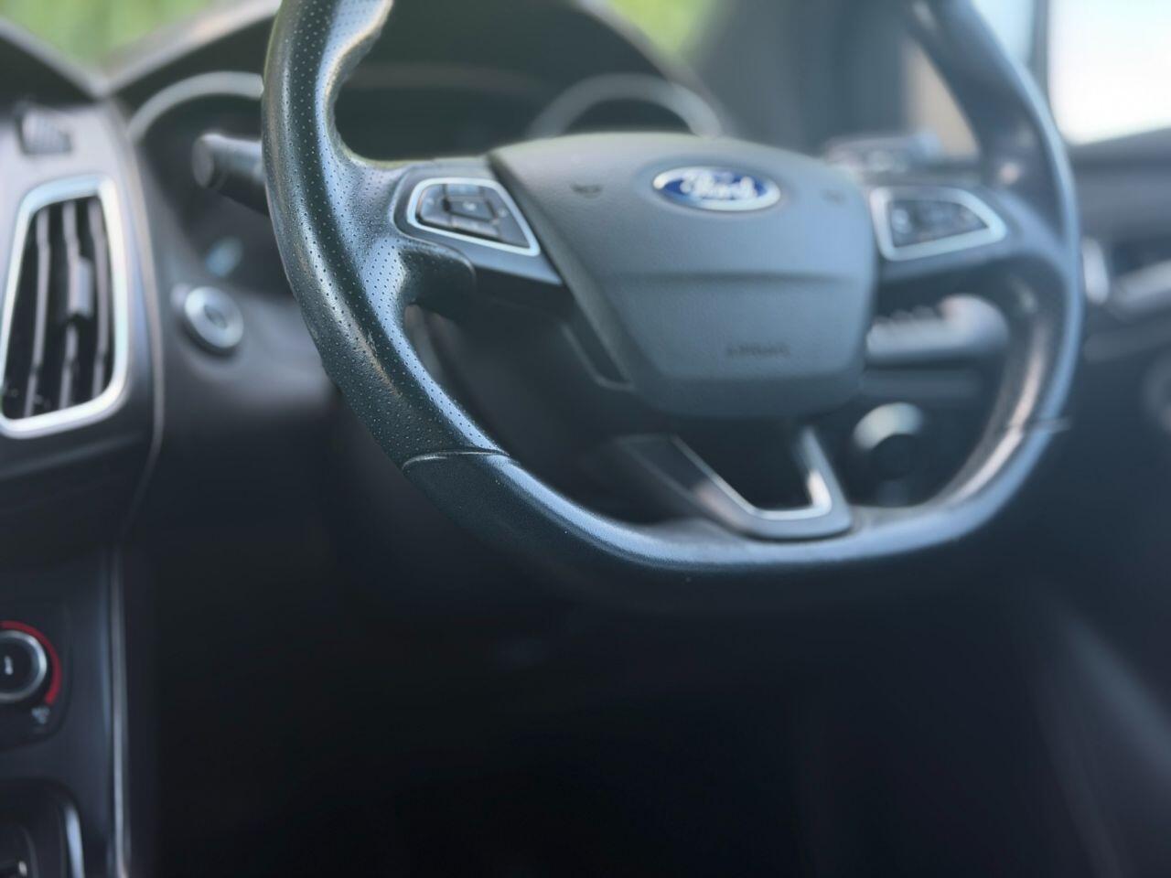 Ford Focus view 48