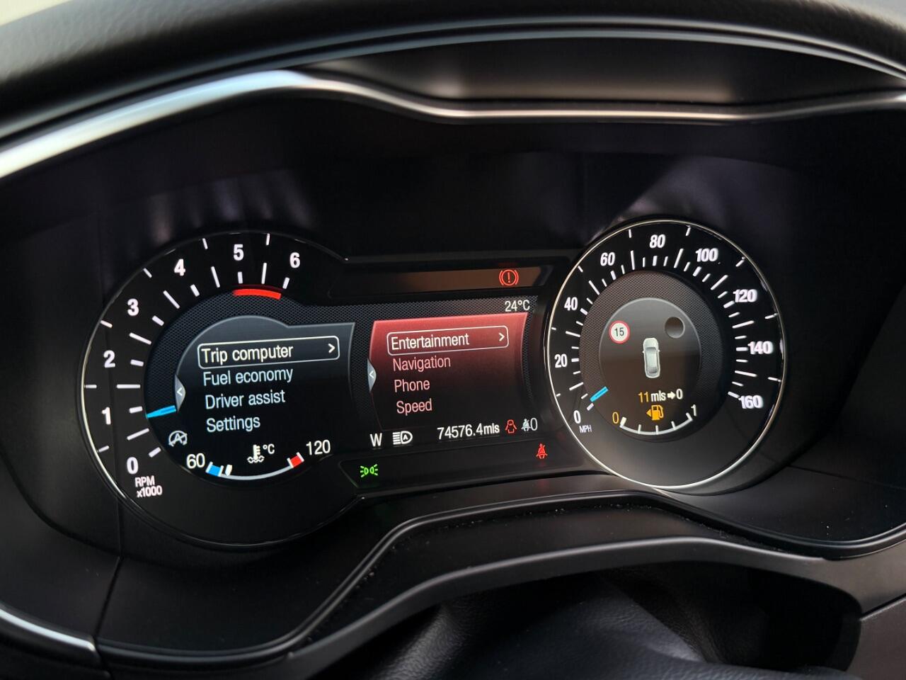 Ford Mondeo view 43