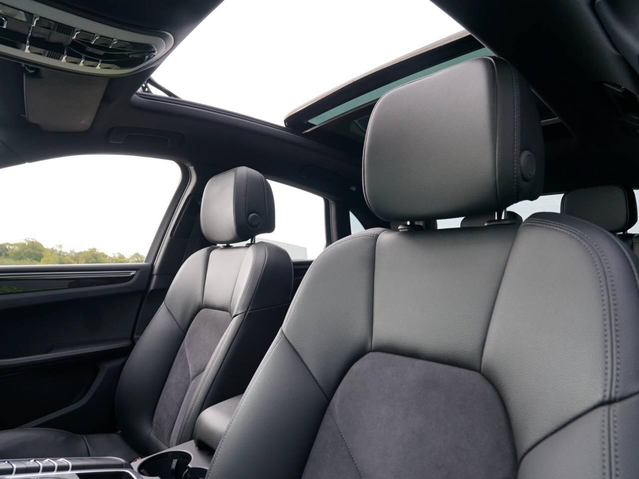 Porsche Macan view 24