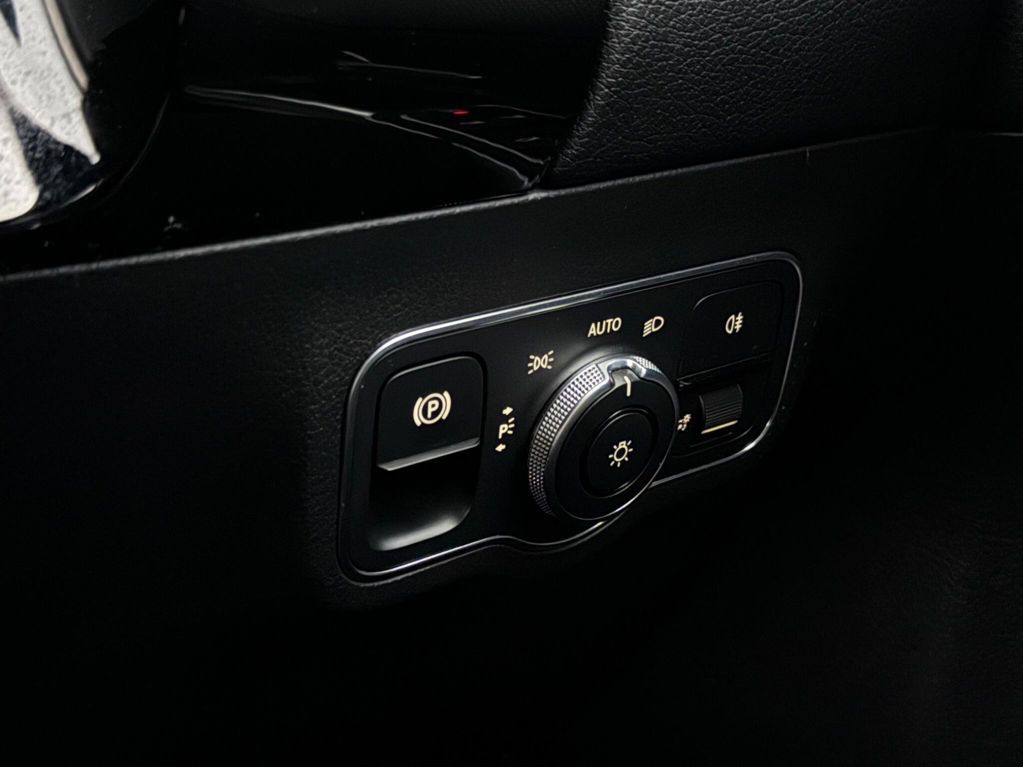 Mercedes-Benz Gla view 21