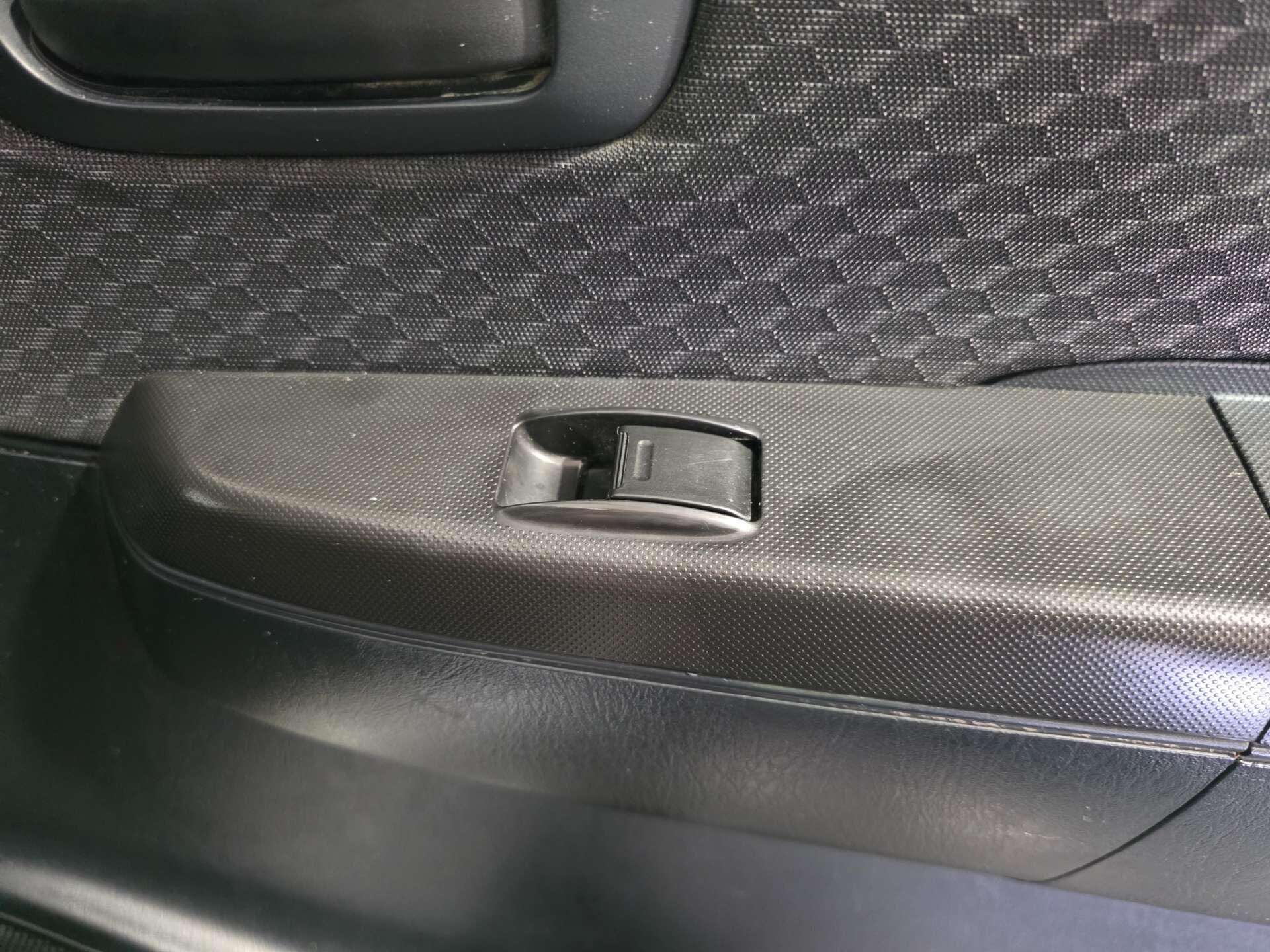 Toyota Hilux view 25