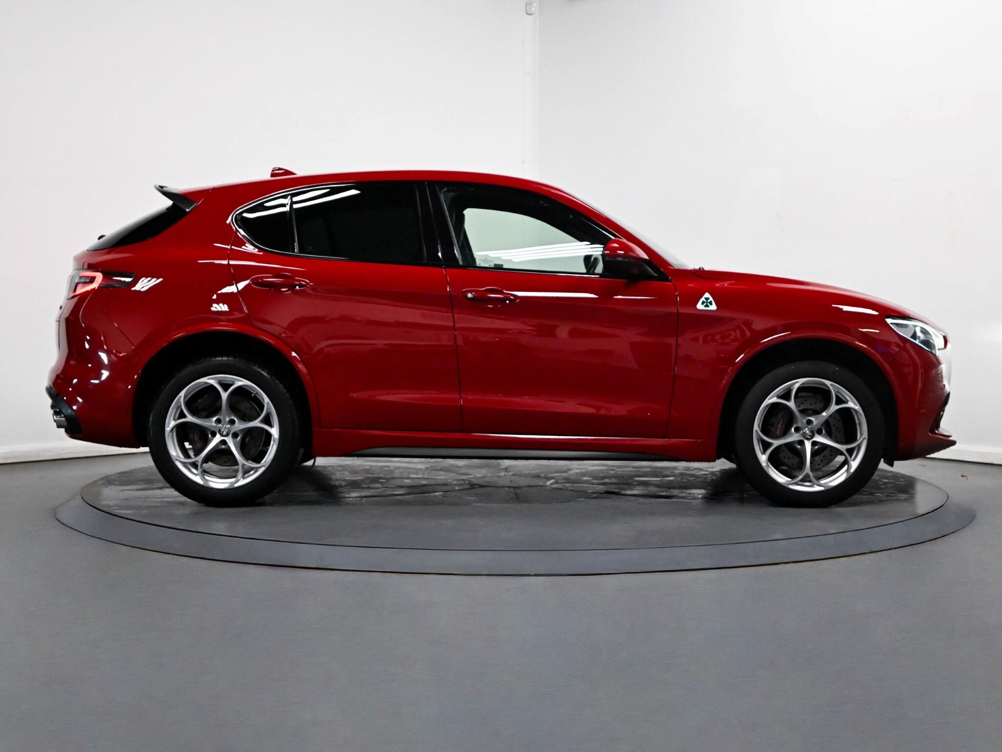 Alfa Romeo Stelvio view 22