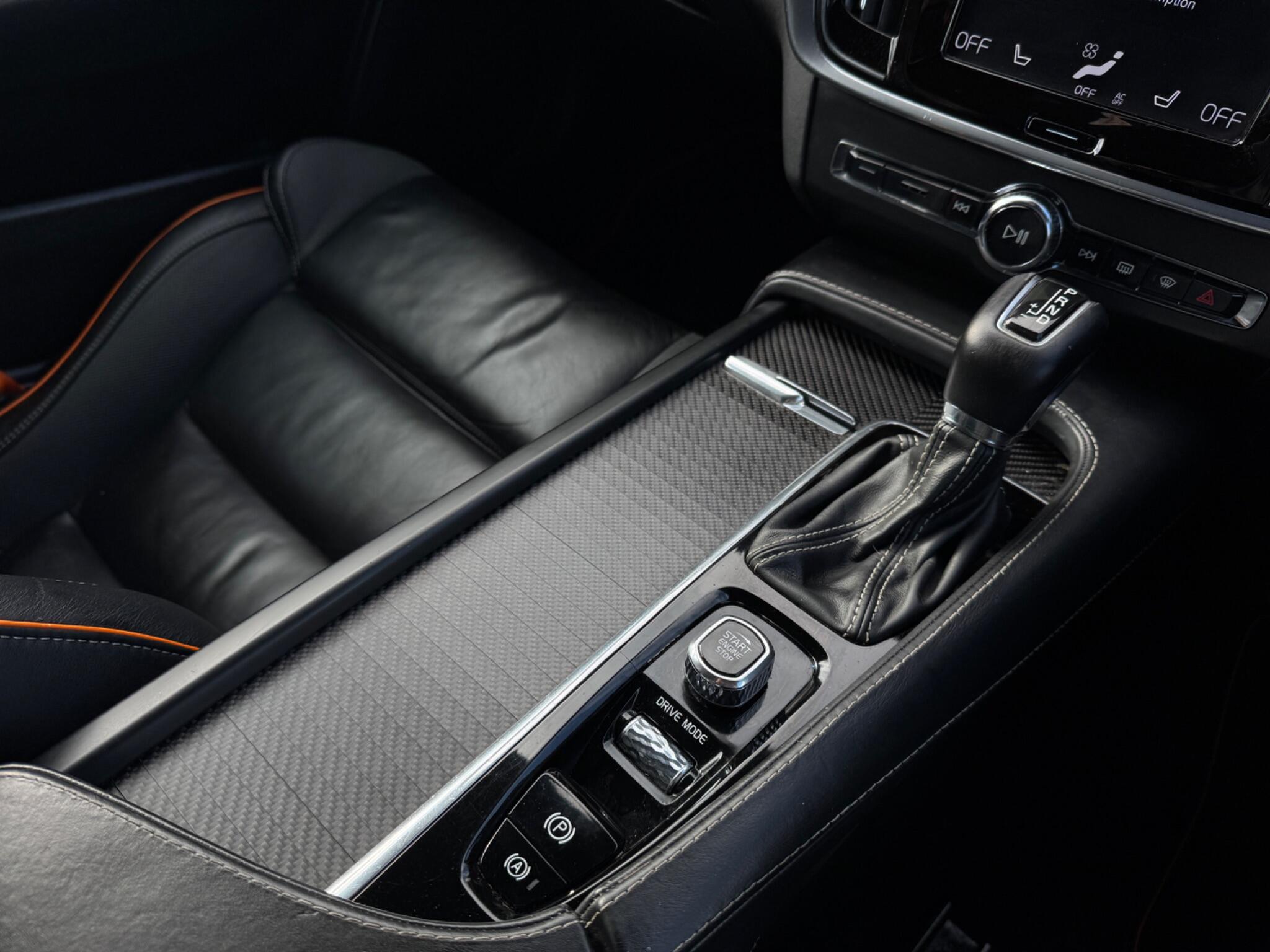 Volvo V90 Cross Country view 27