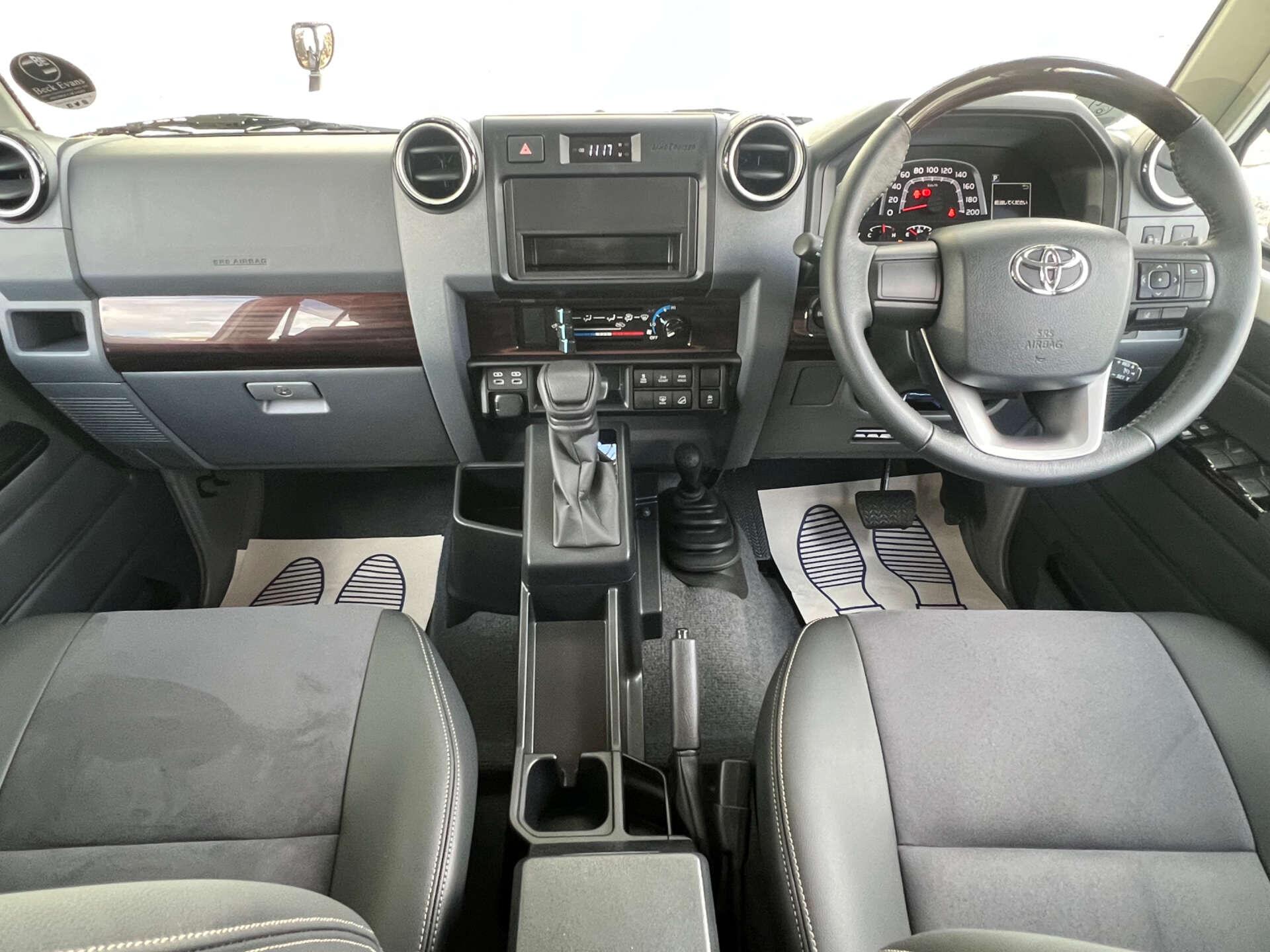 Toyota Land Cruiser view 37