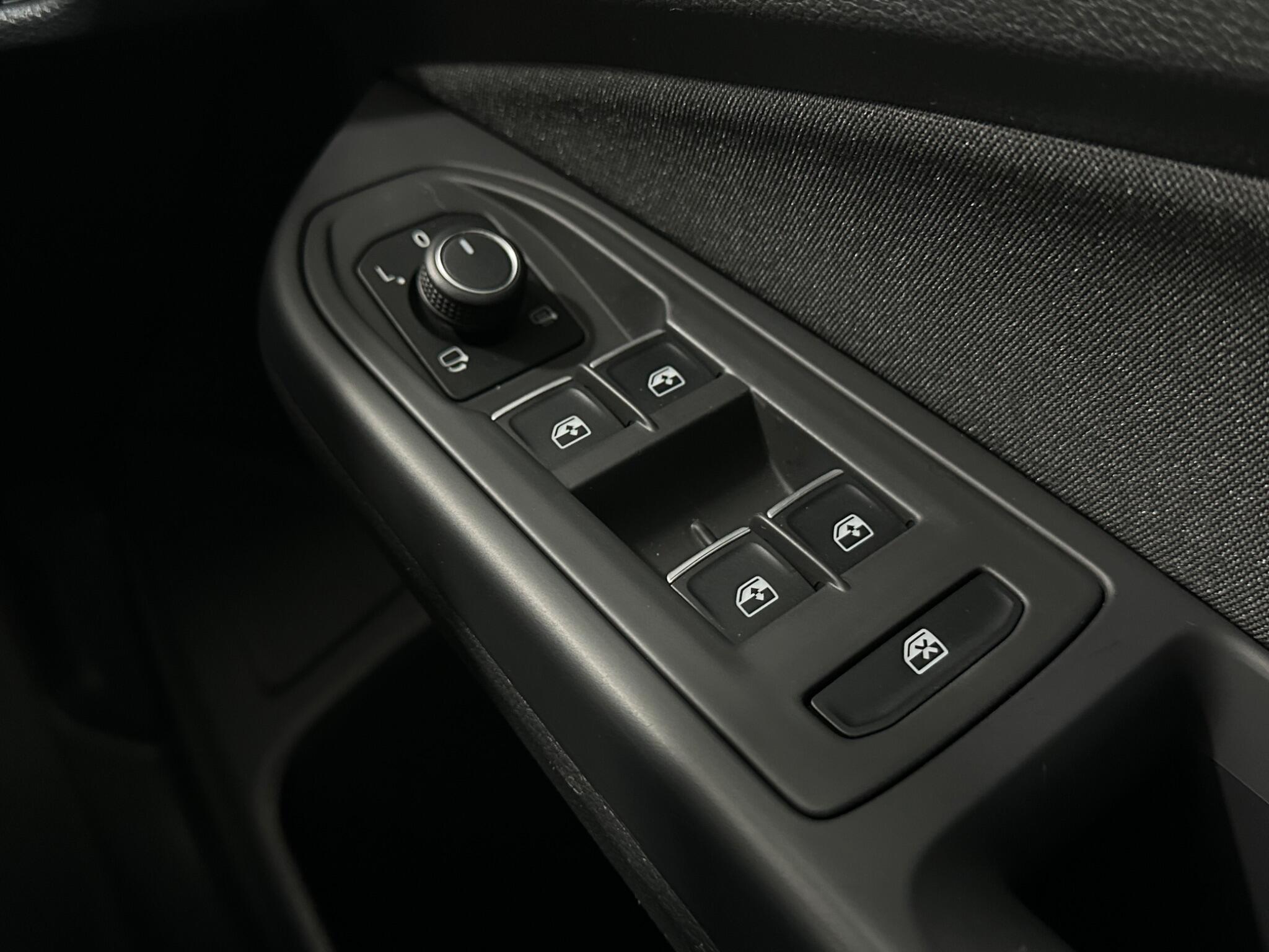 Volkswagen Golf view 18