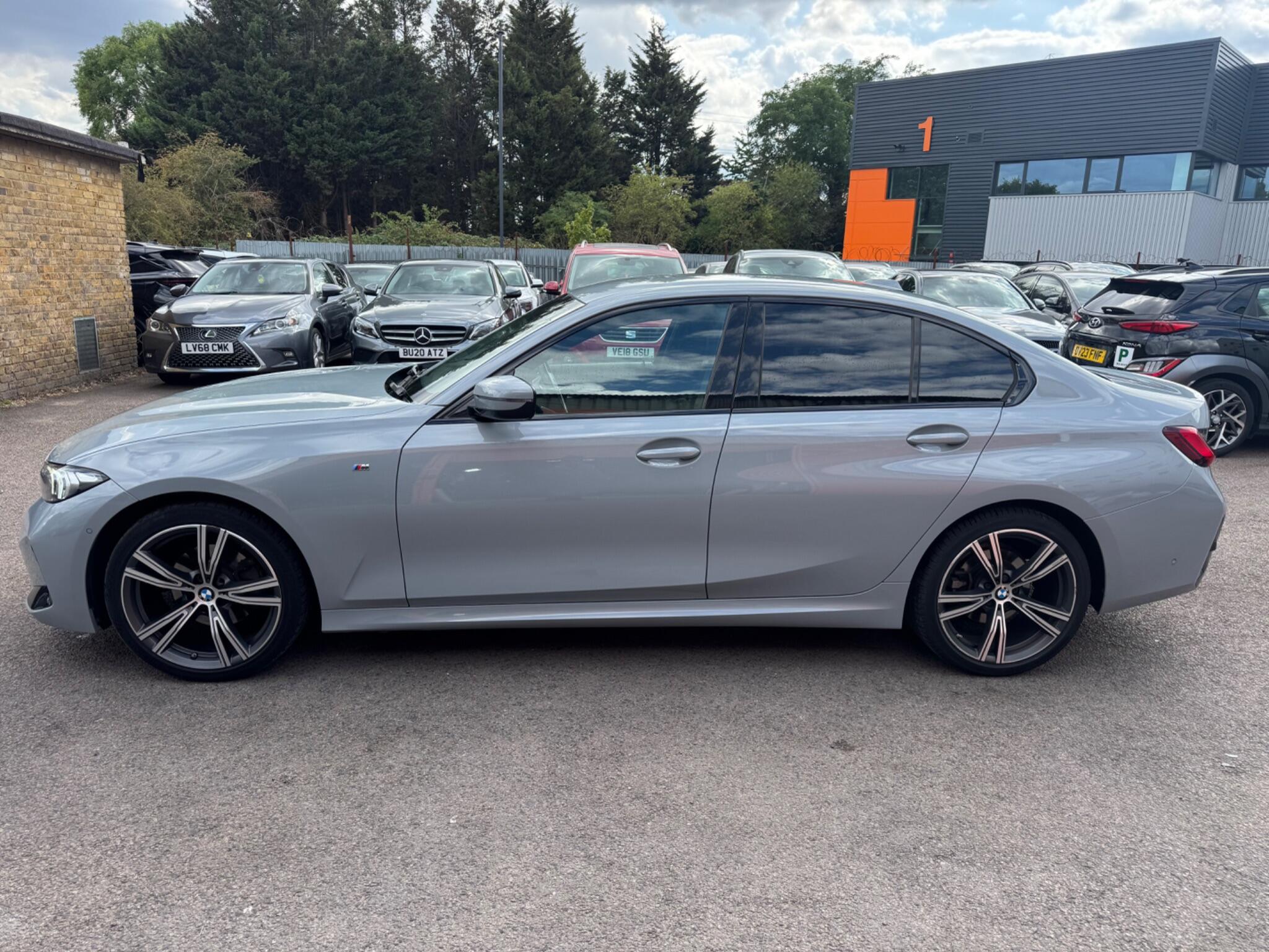 BMW 3 Series view 8