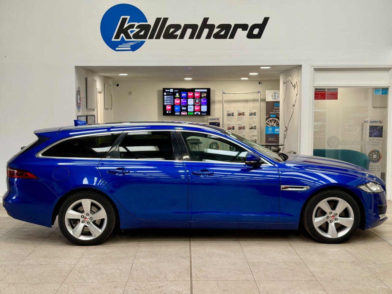 Jaguar XF view 12