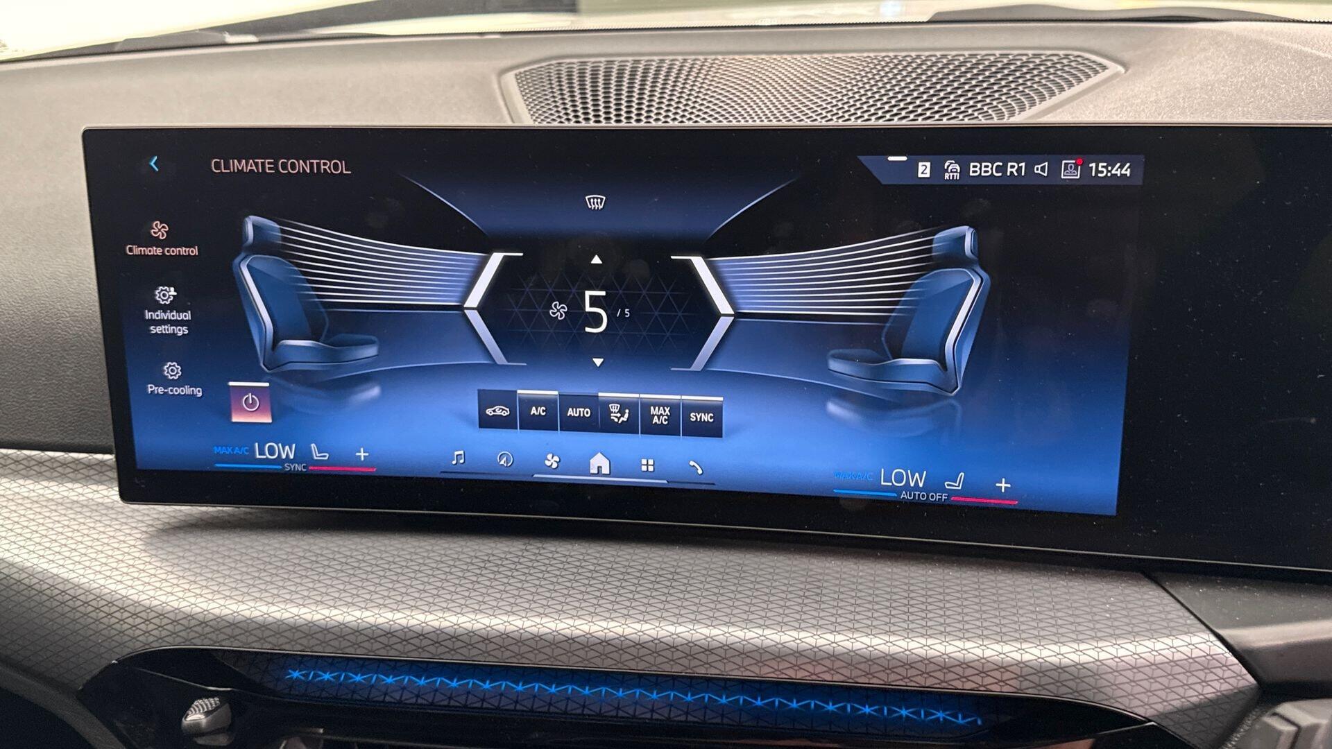 BMW 3 Series view 25