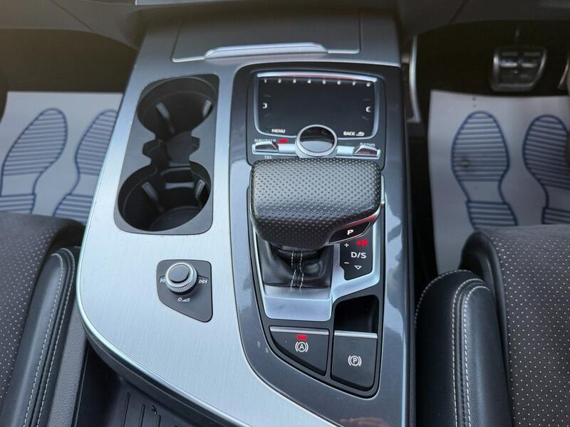 Audi Q7 view 33
