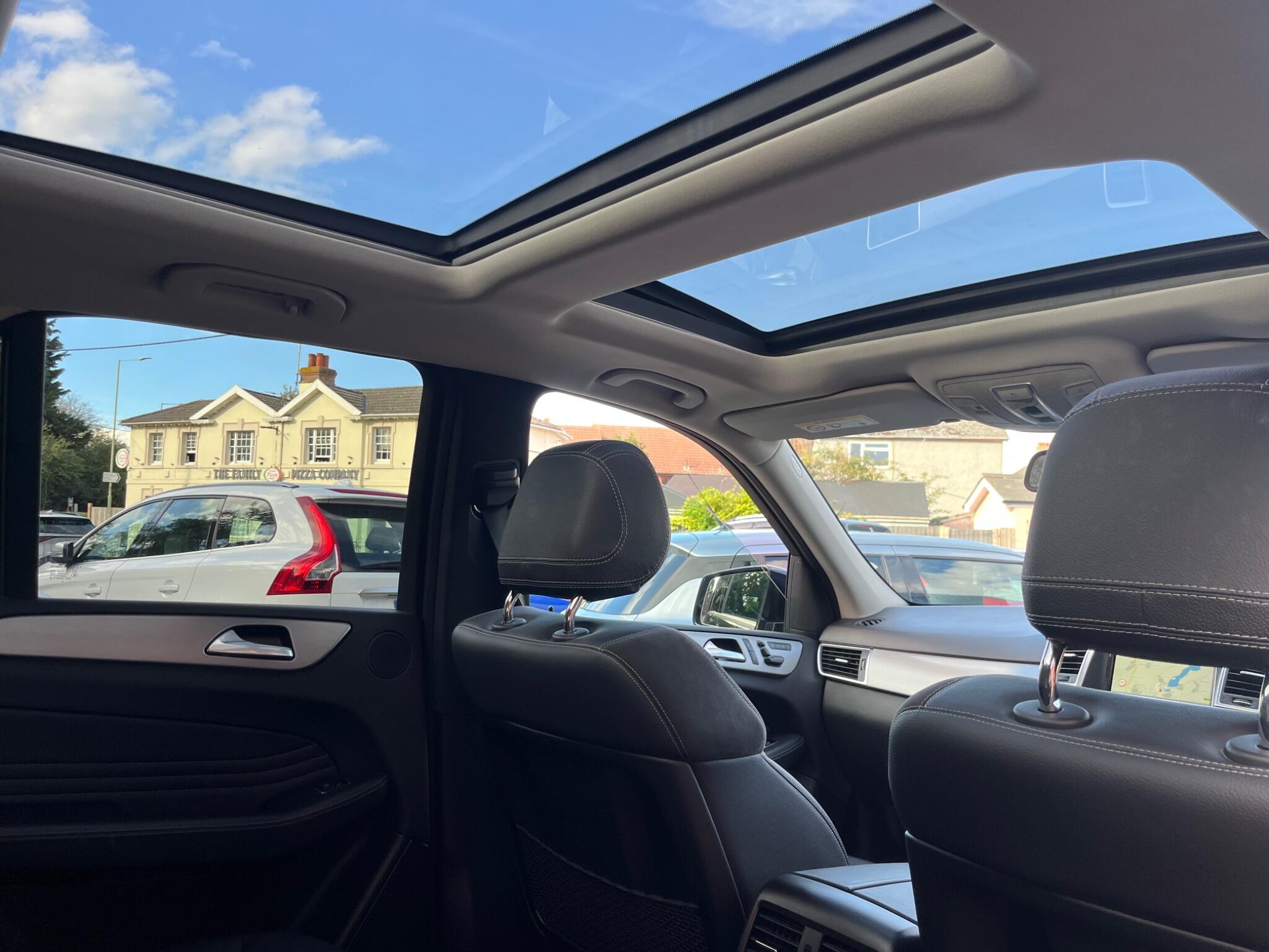 Mercedes-Benz M-Class view 51