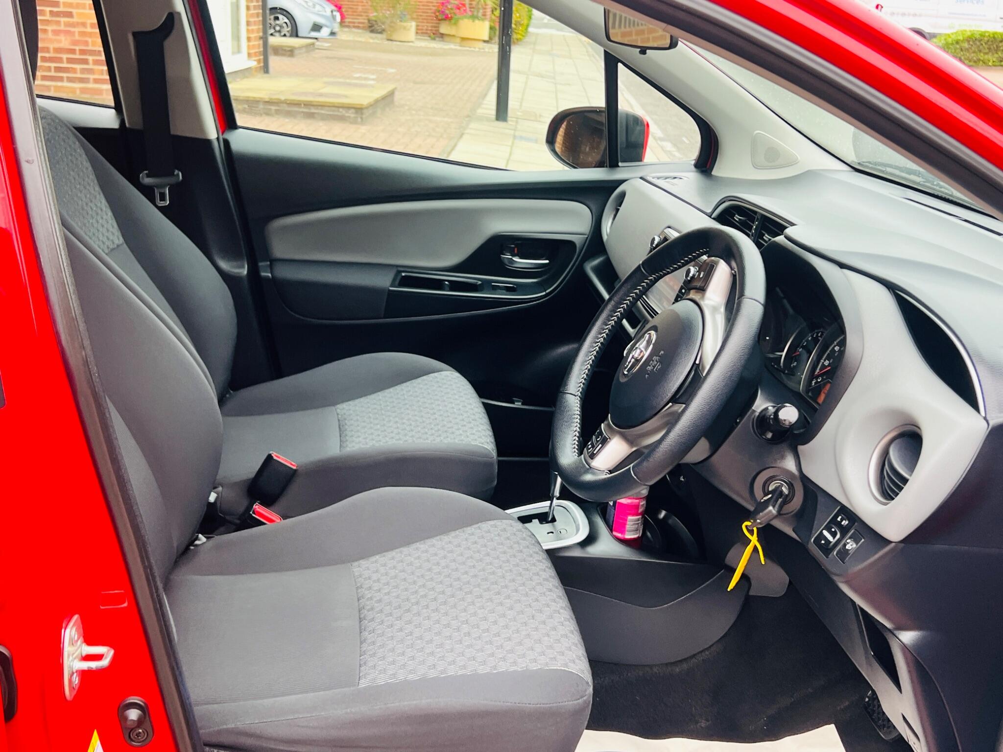 Toyota Yaris view 32