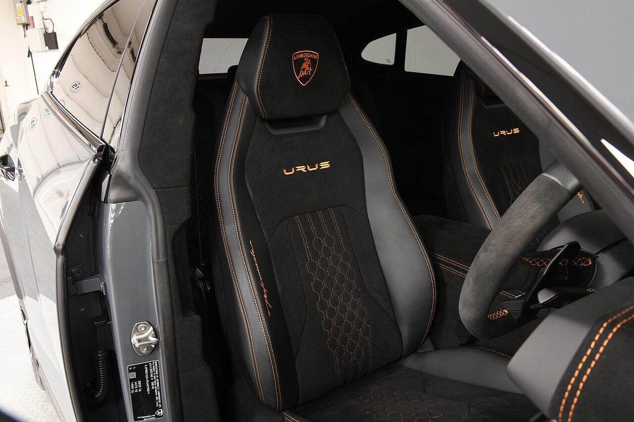 Lamborghini Urus view 8
