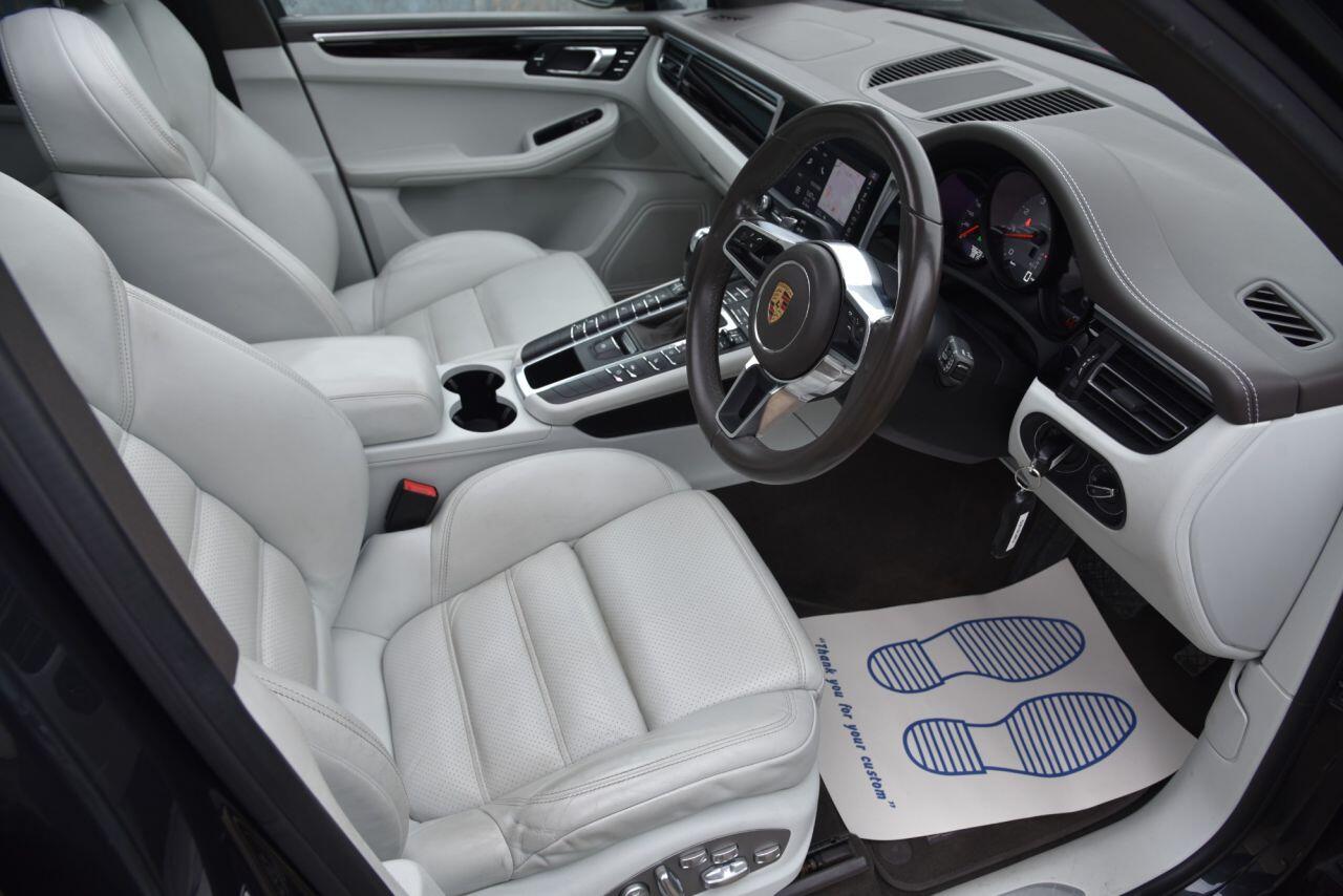 Porsche Macan view 21
