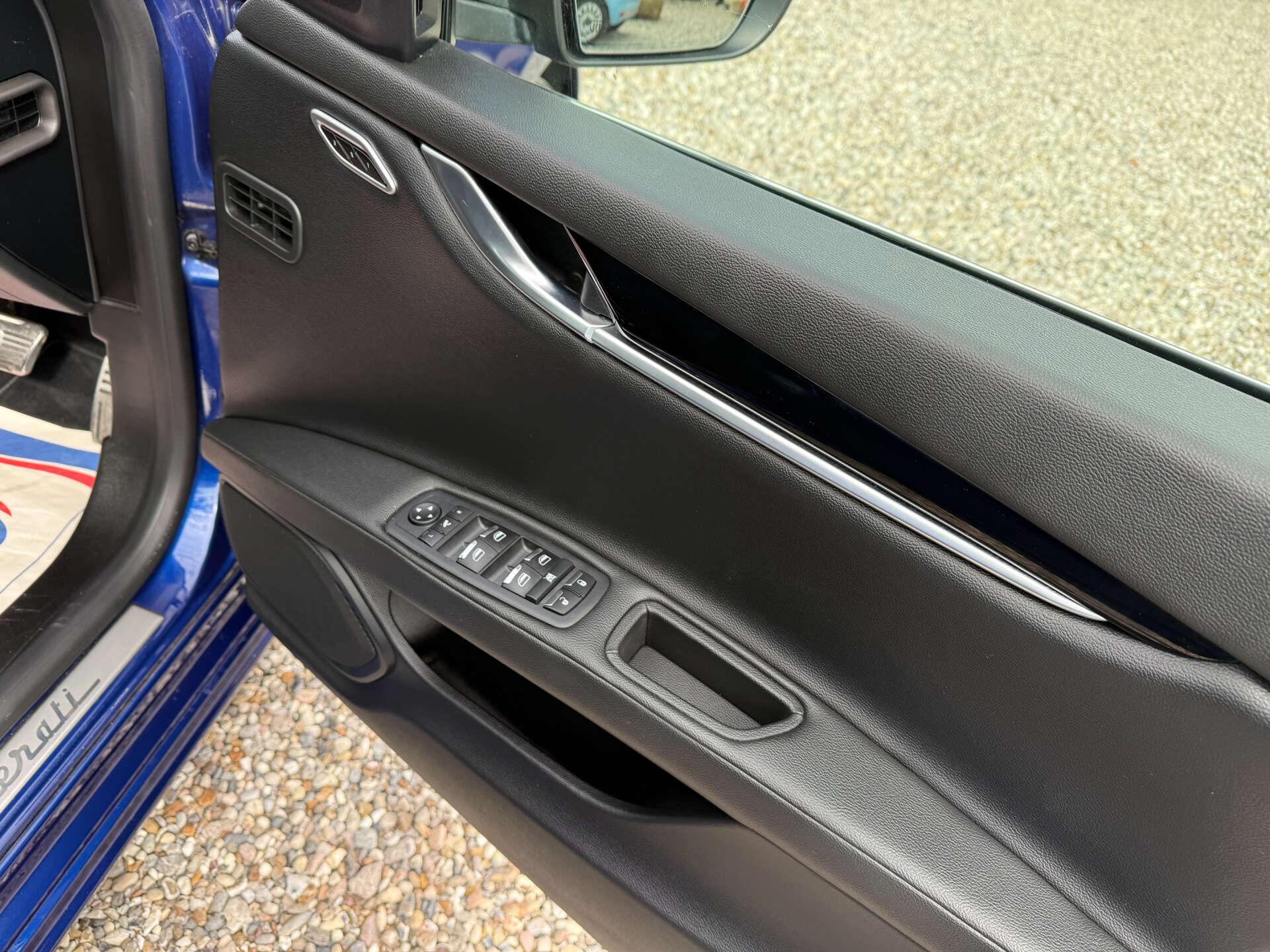 Maserati Ghibli view 18