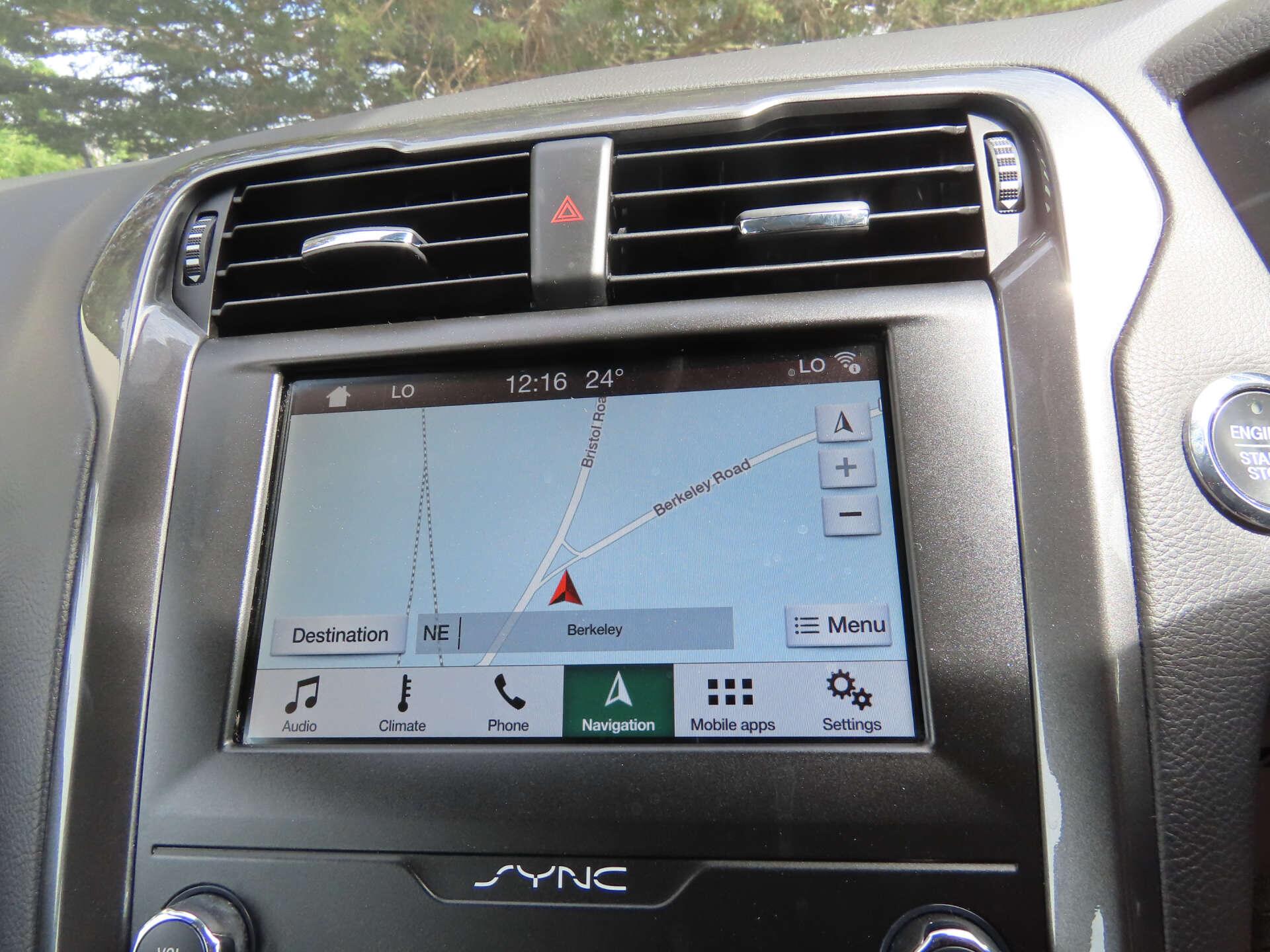 Ford Mondeo view 10