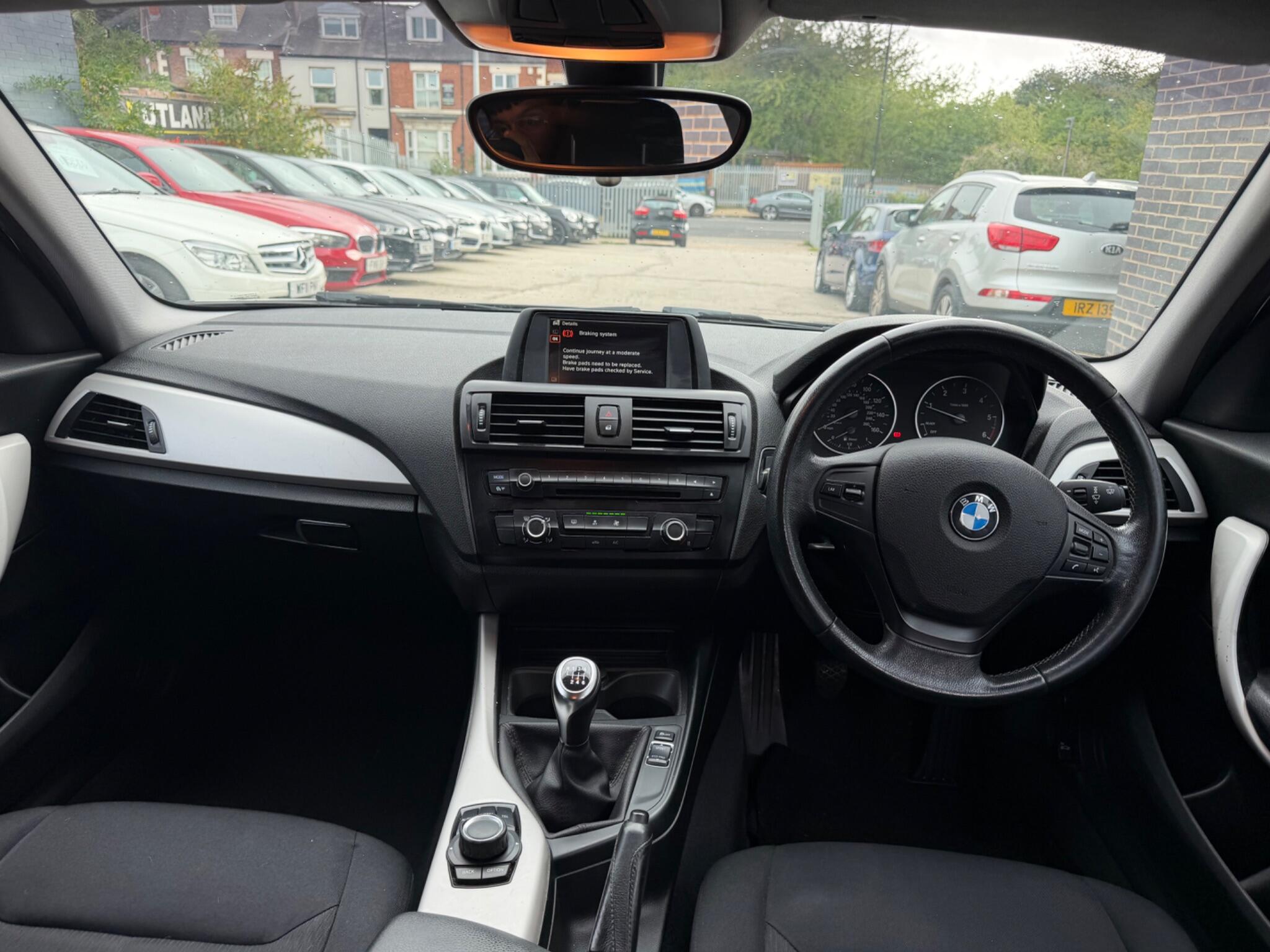 BMW 1 Series view 23