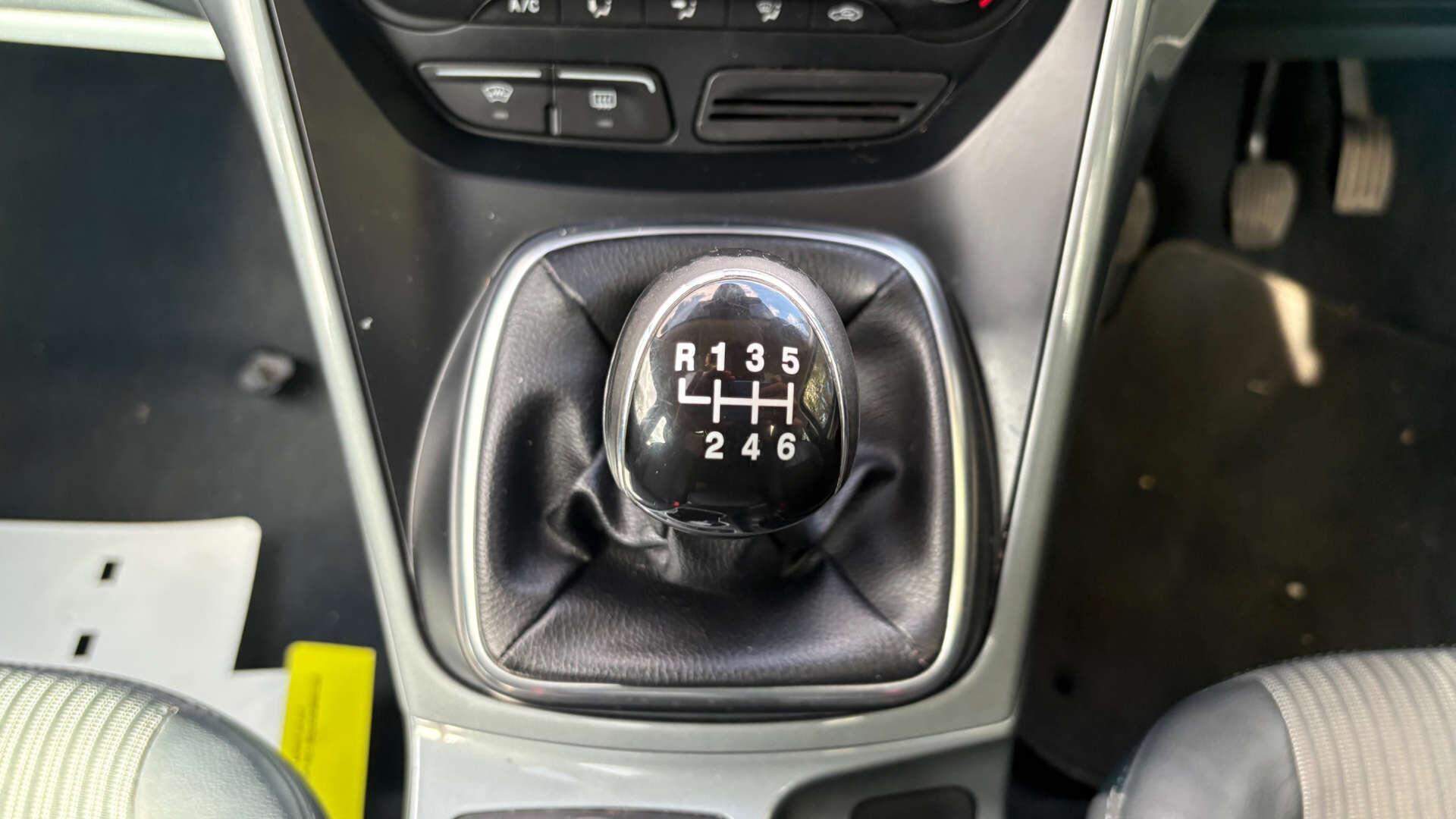 Ford C-Max view 28