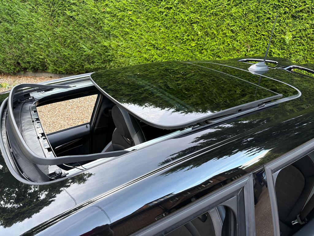 Mini Hatch view 32