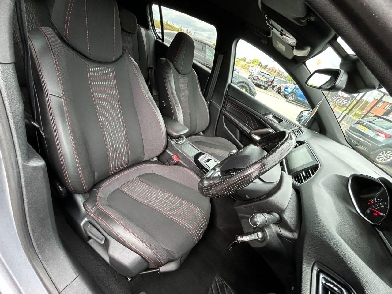 Peugeot 308 view 11