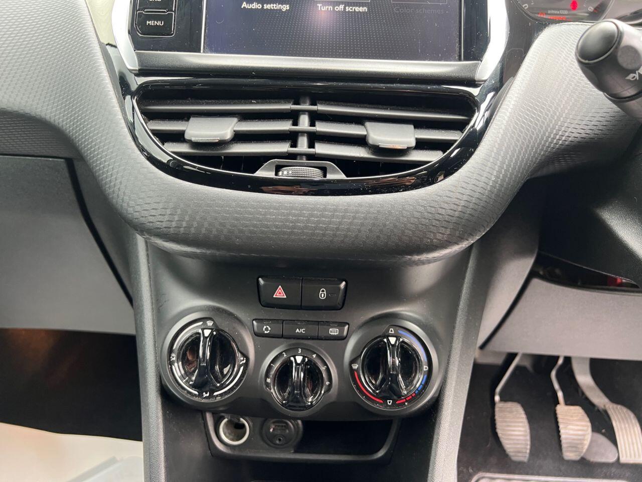 Peugeot 208 view 20