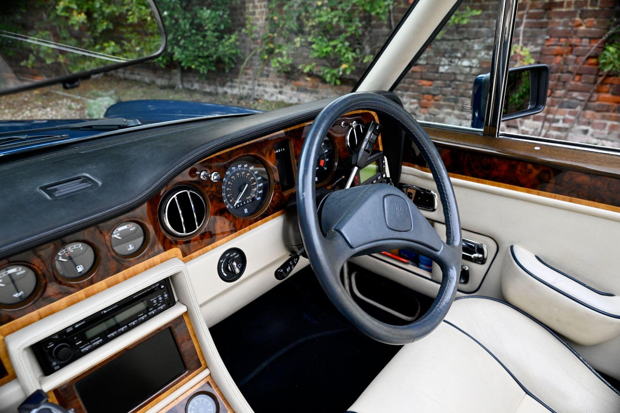 Rolls-Royce Corniche view 31