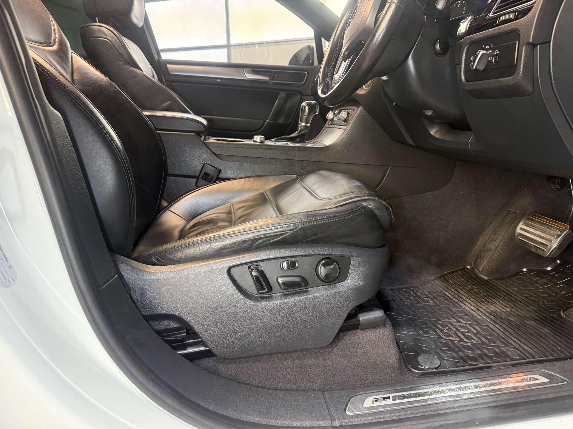Volkswagen Touareg view 29