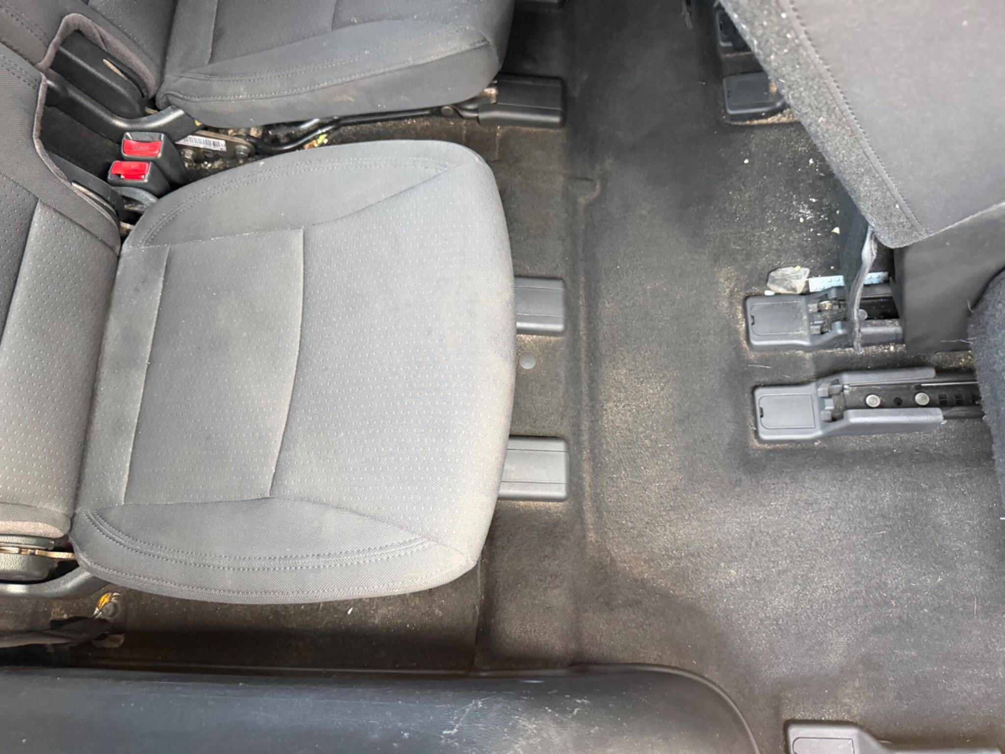 Kia Carens view 28
