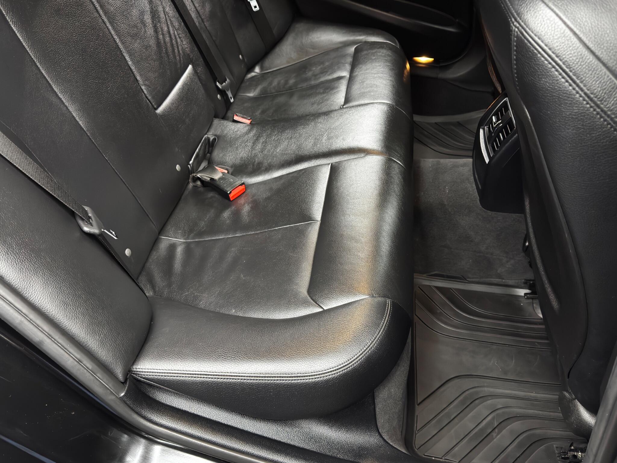 BMW 3 Series view 16