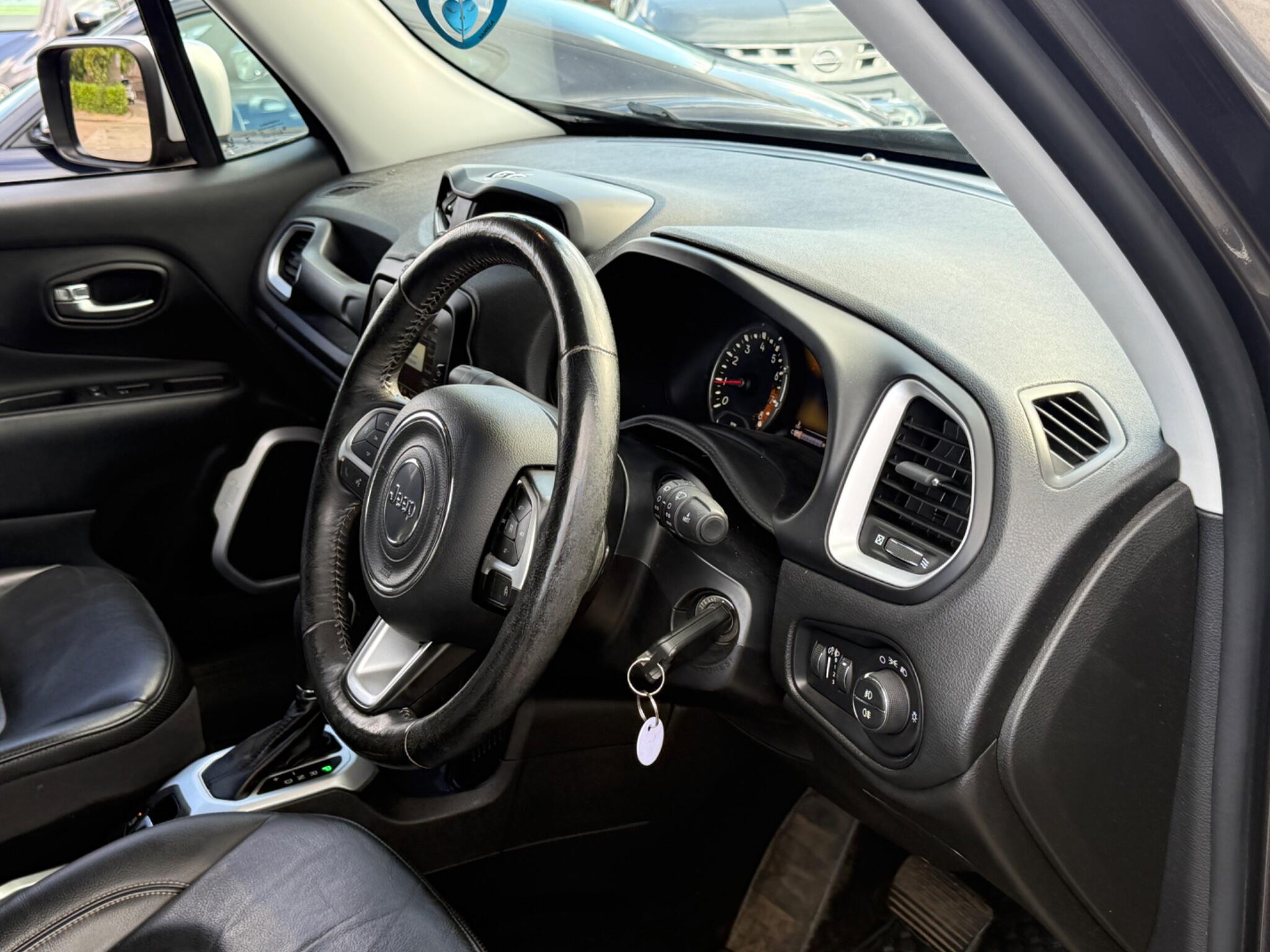 Jeep Renegade - Image 38