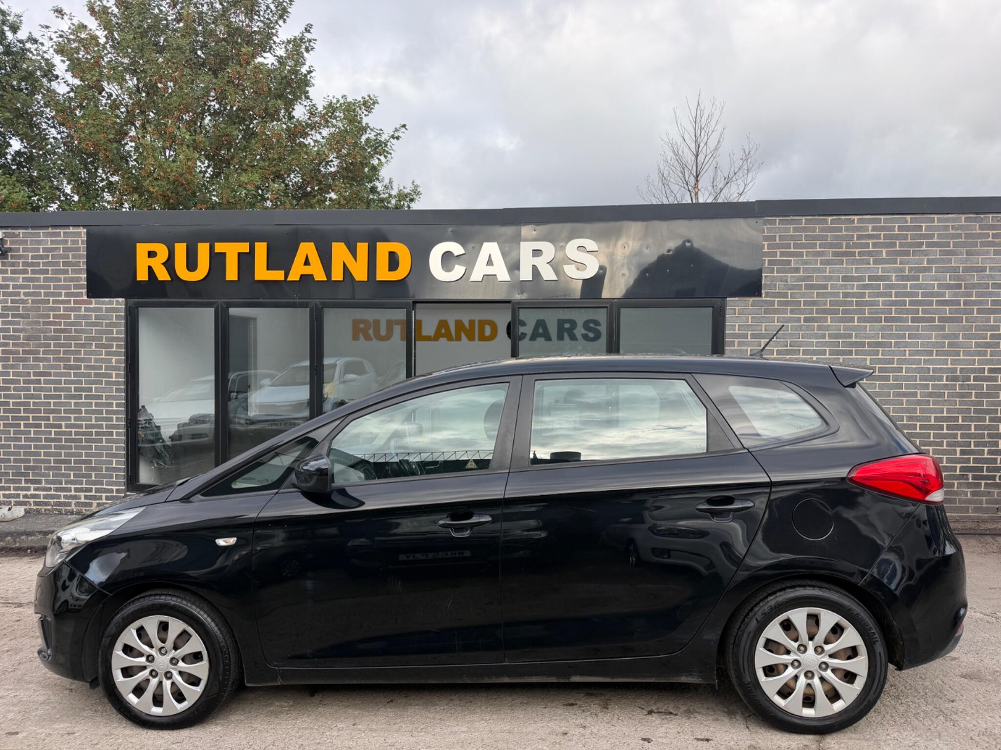 Kia Carens view 6