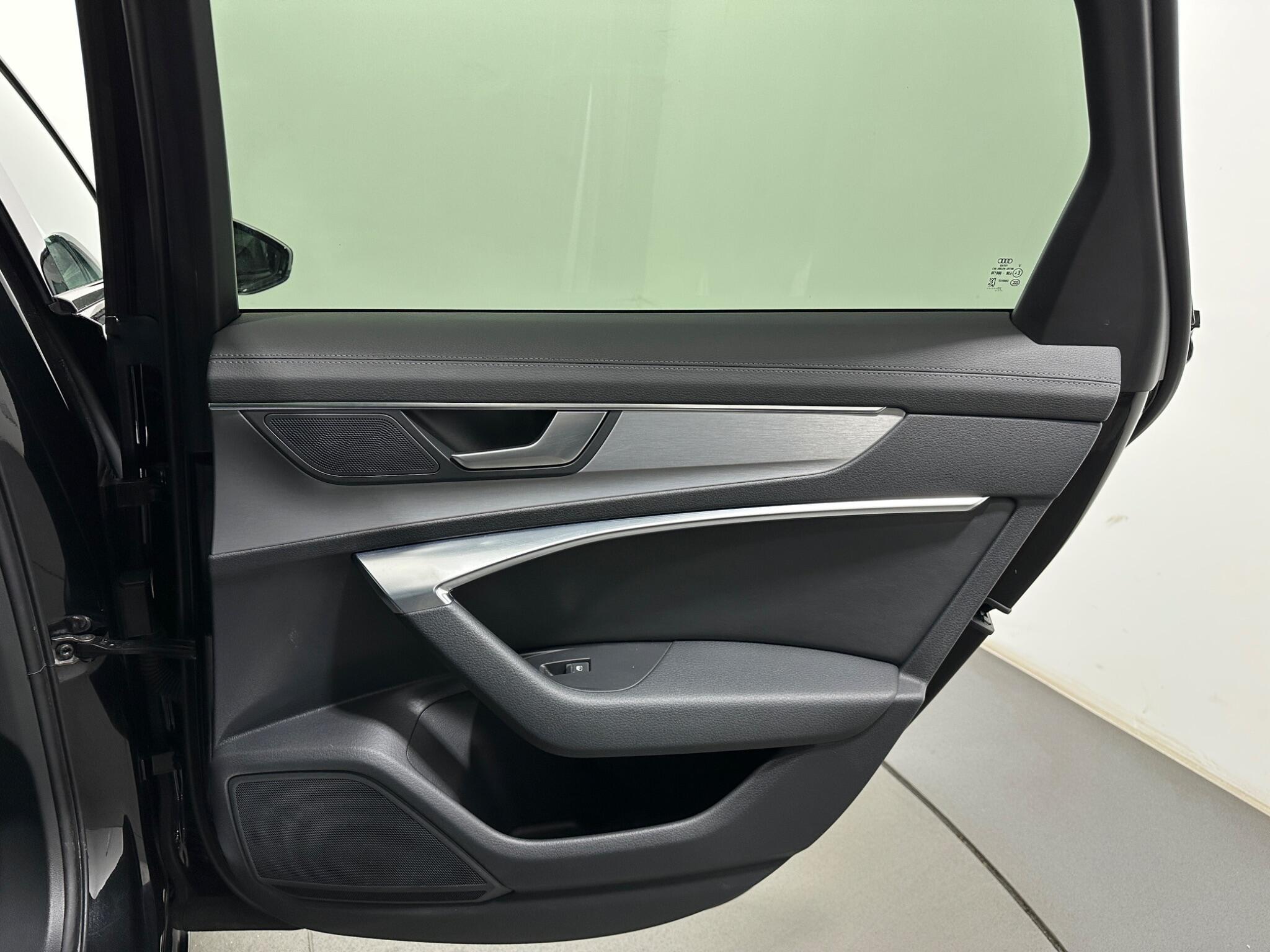 Audi A6 Saloon view 44