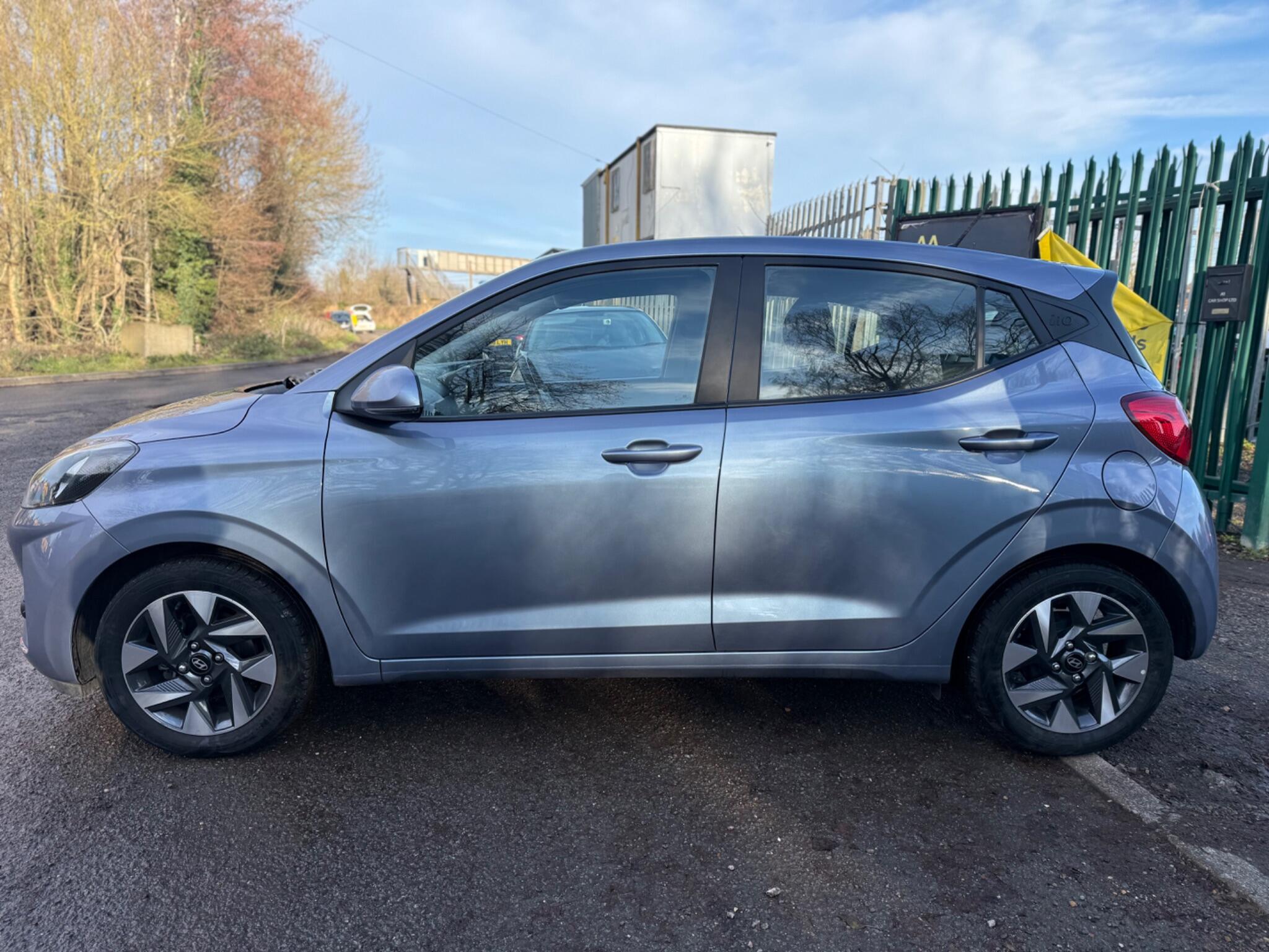 2025 Hyundai i10 1.0 Advance Auto Euro 6 (s/s) 5dr • 3,174 miles image 4