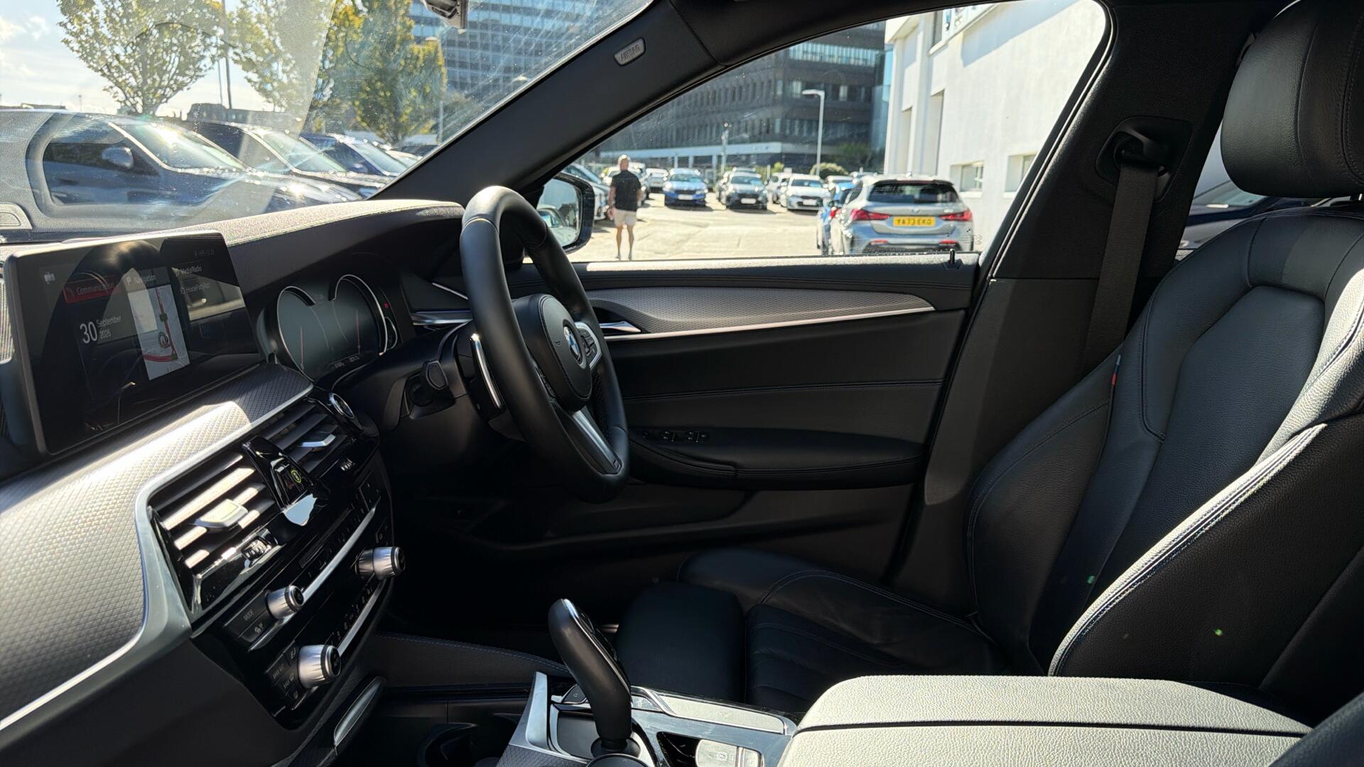 BMW 5 Series view 56