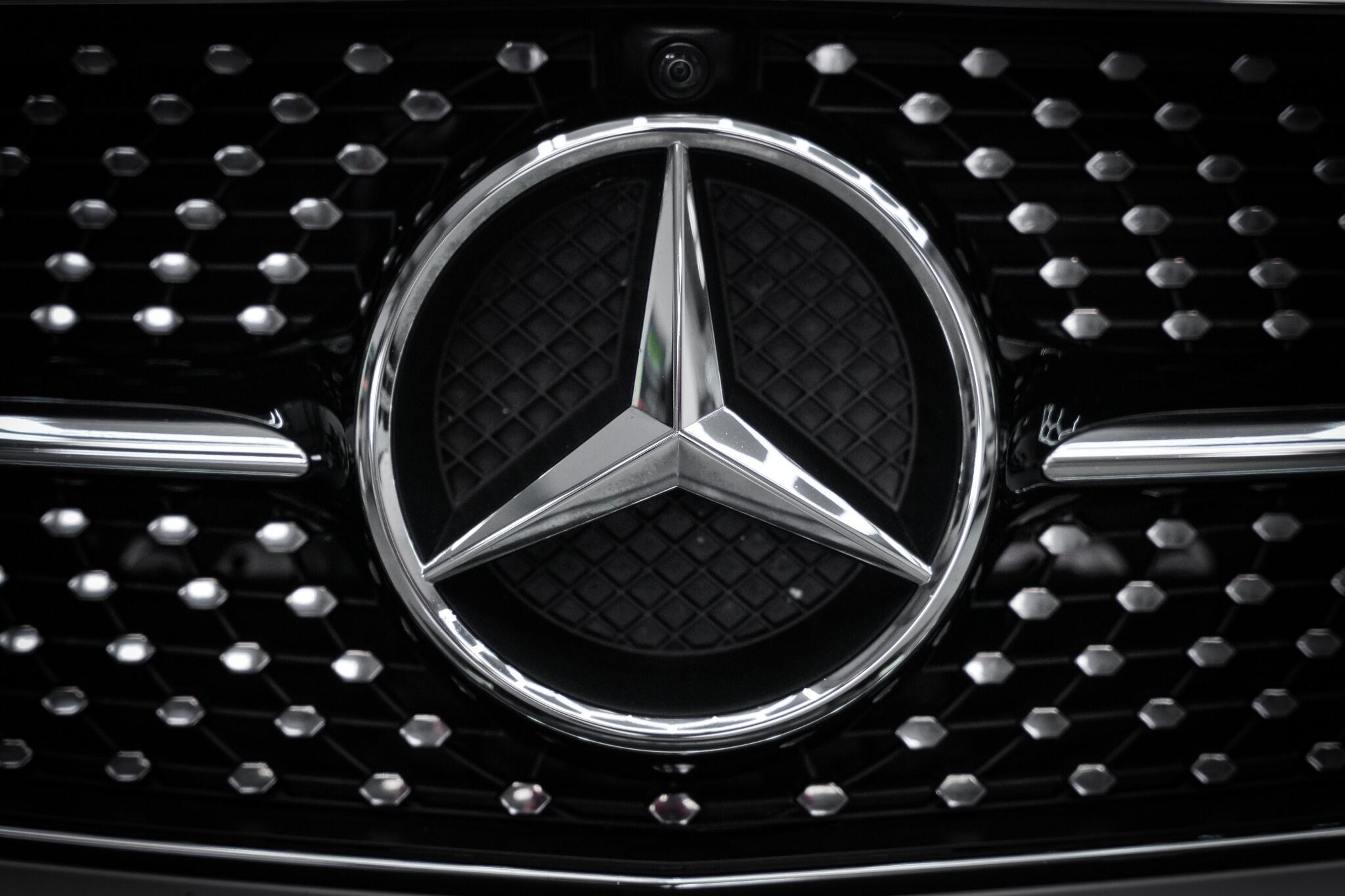 Mercedes-Benz E-Class view 30