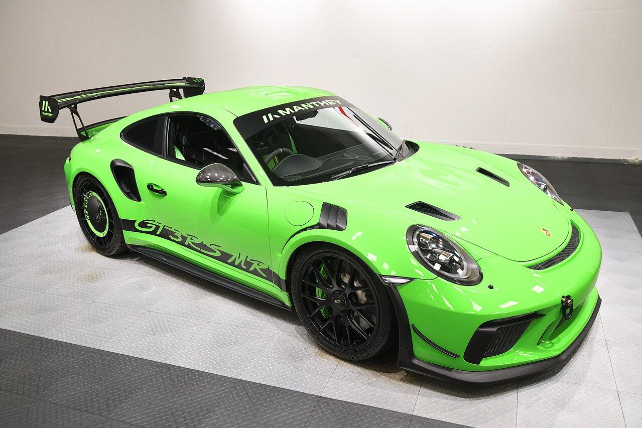 Porsche 911 view 32