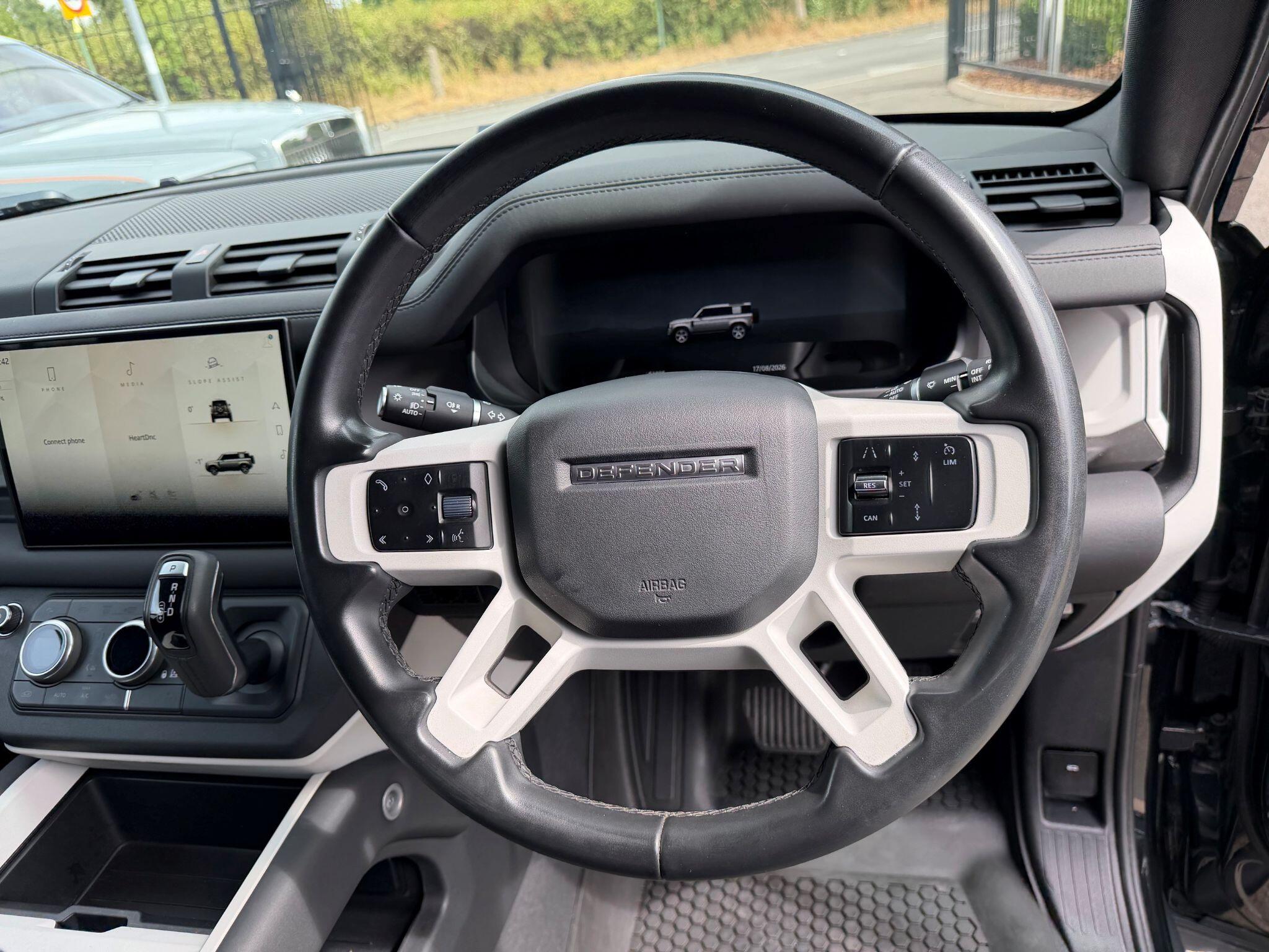 Land Rover Defender 110 view 12