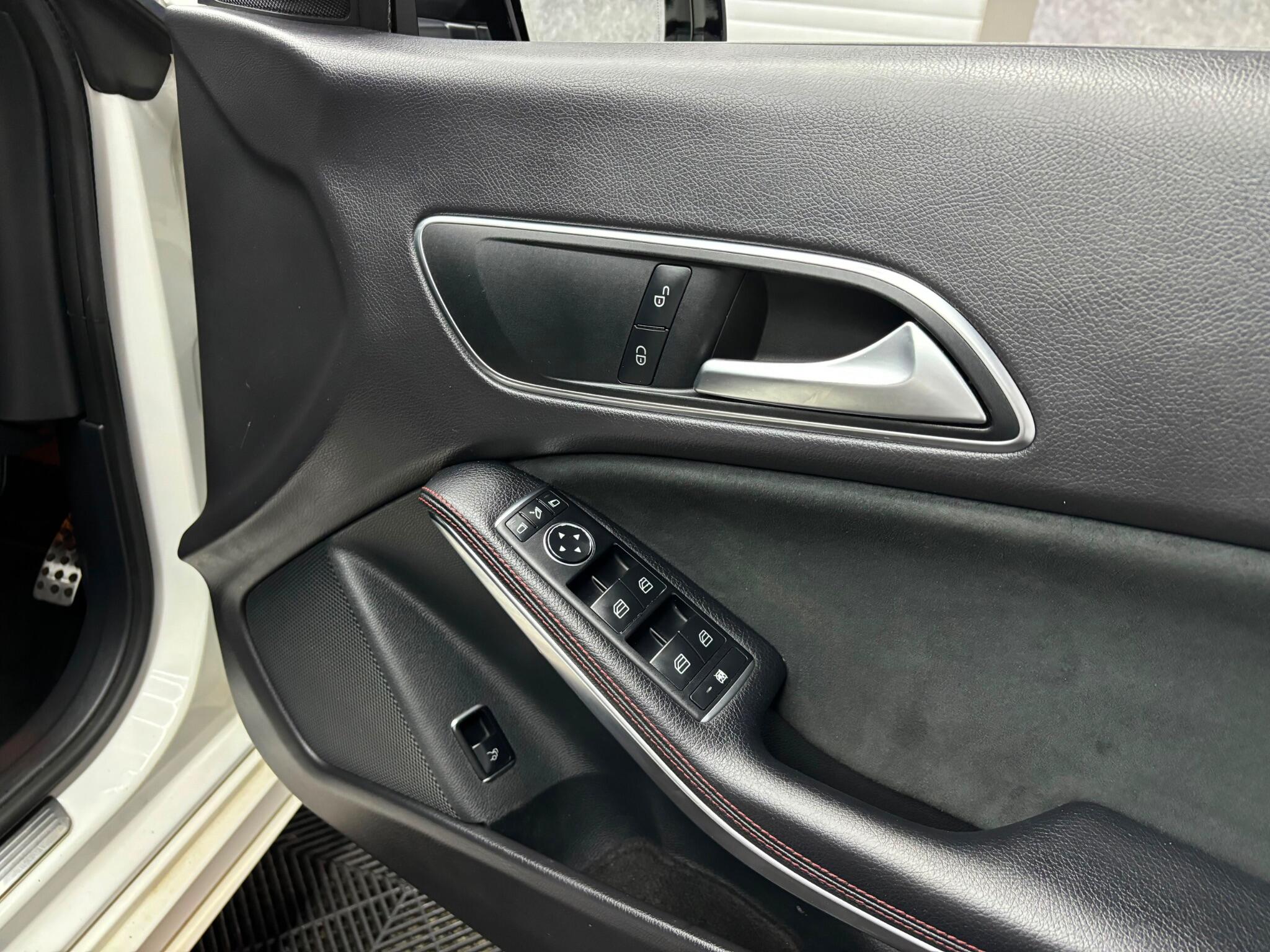 Mercedes-Benz Cla view 24