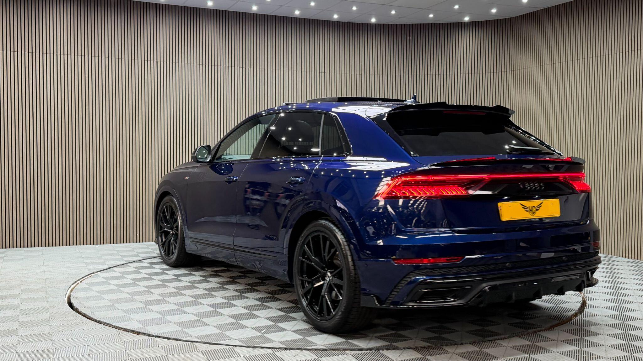 Audi Q8 view 49