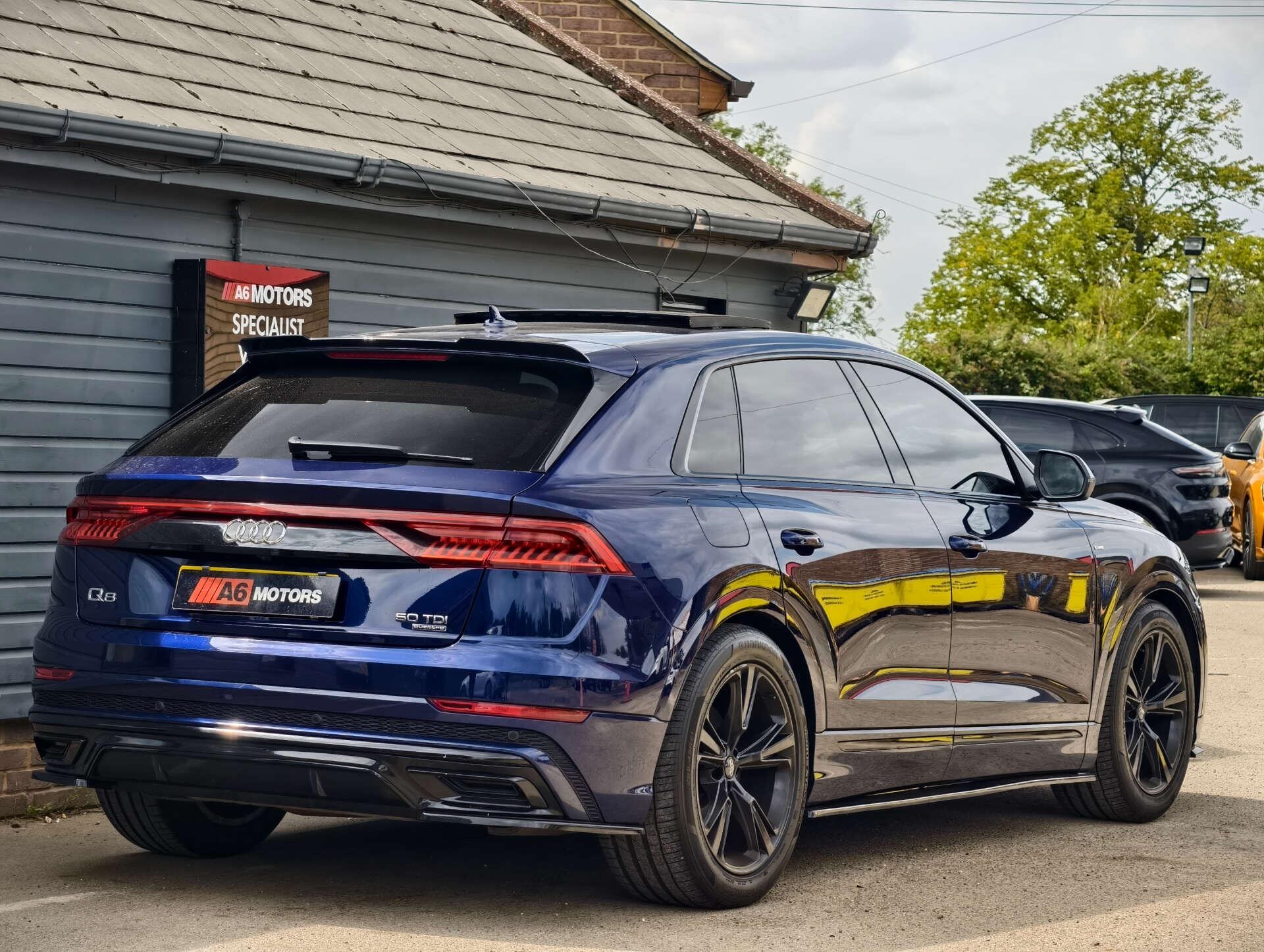 Audi Q8 view 13