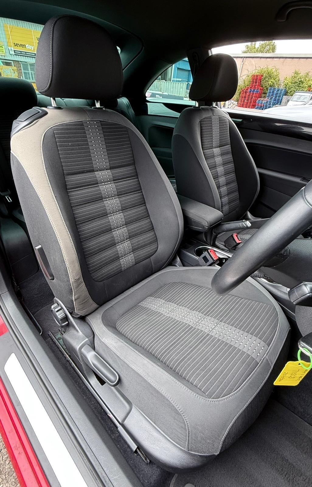 Volkswagen Beetle view 31