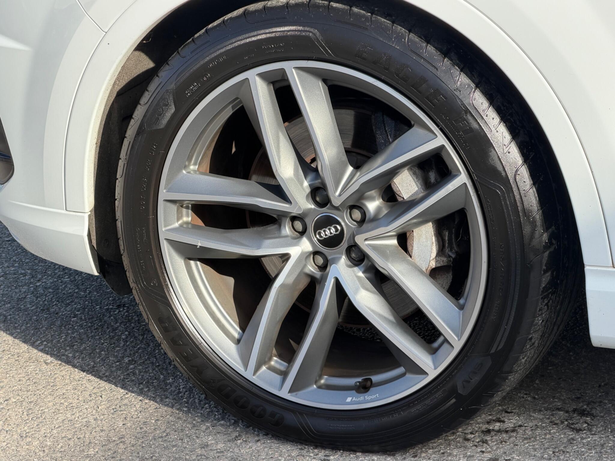 Audi Q7 view 56