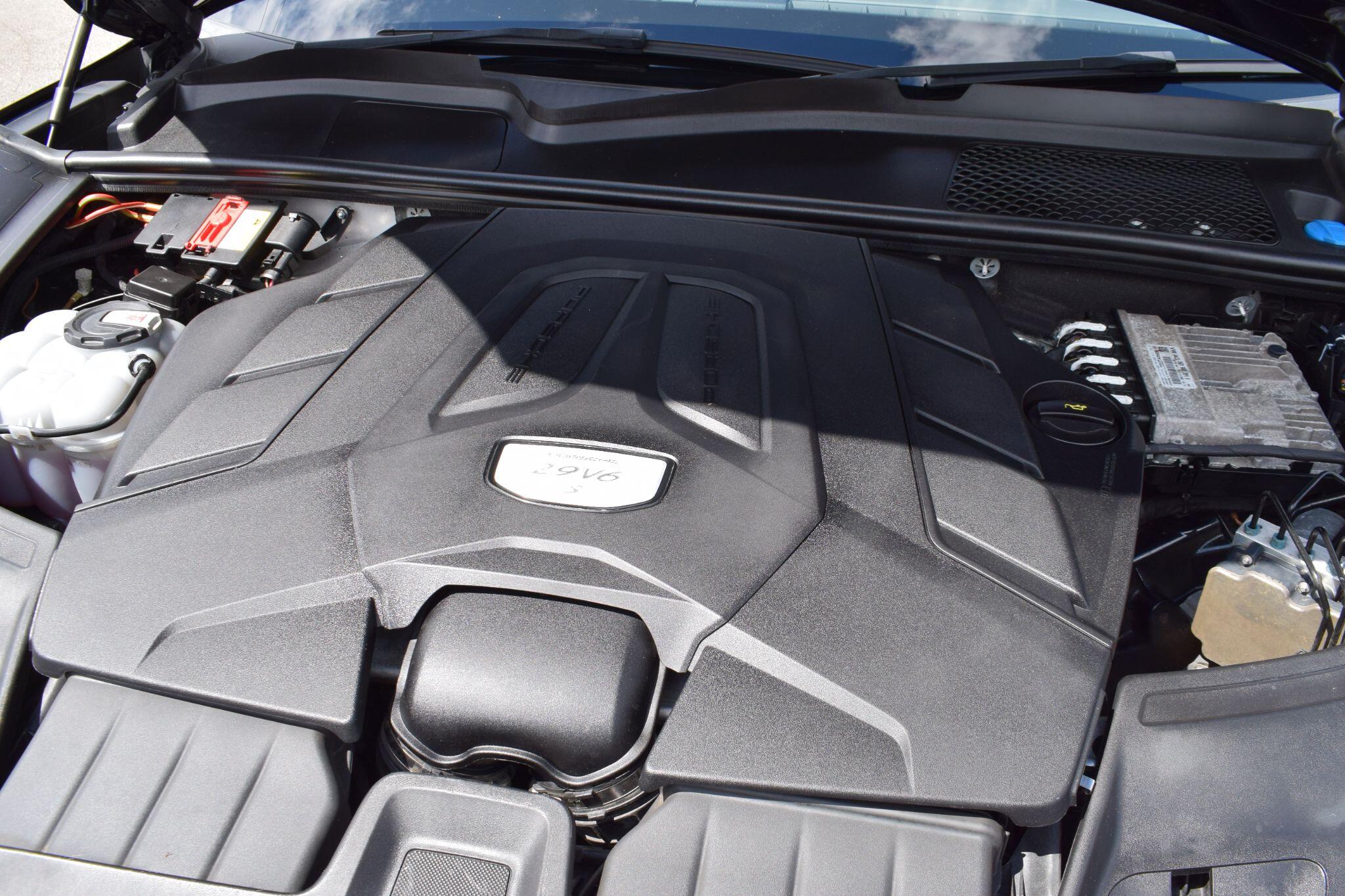 Porsche Cayenne view 33