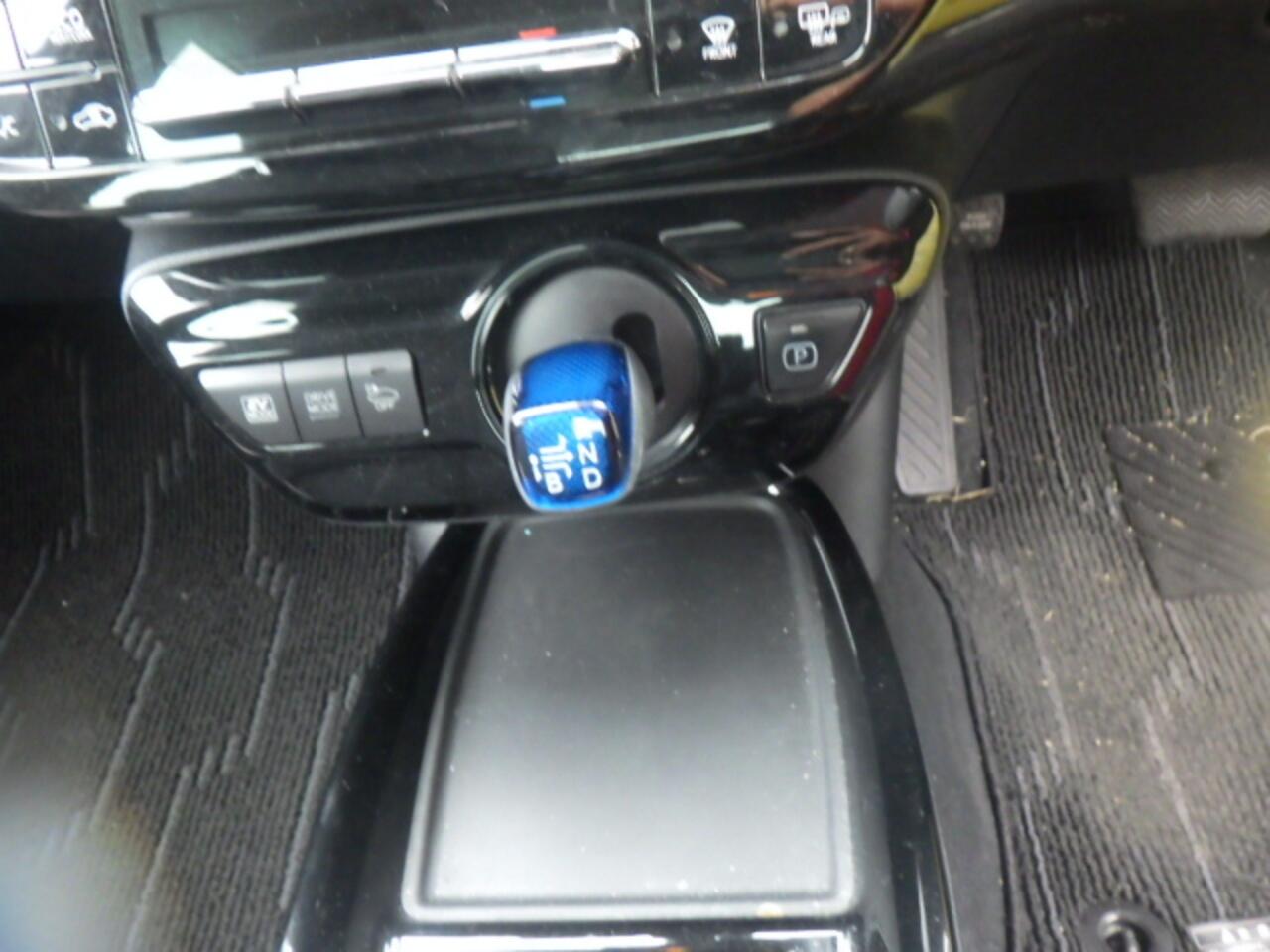 Toyota Prius view 9