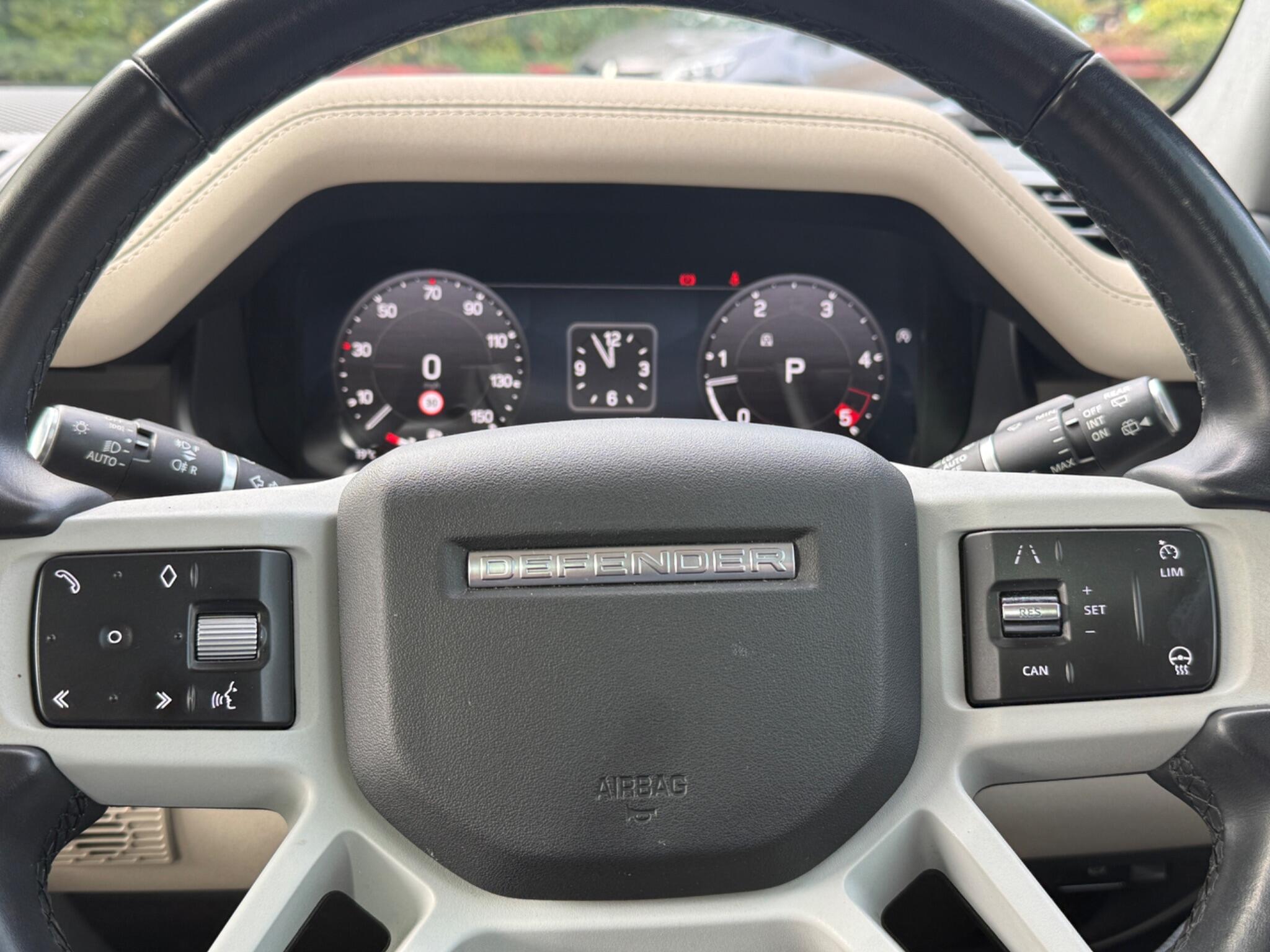 Land Rover Defender view 36