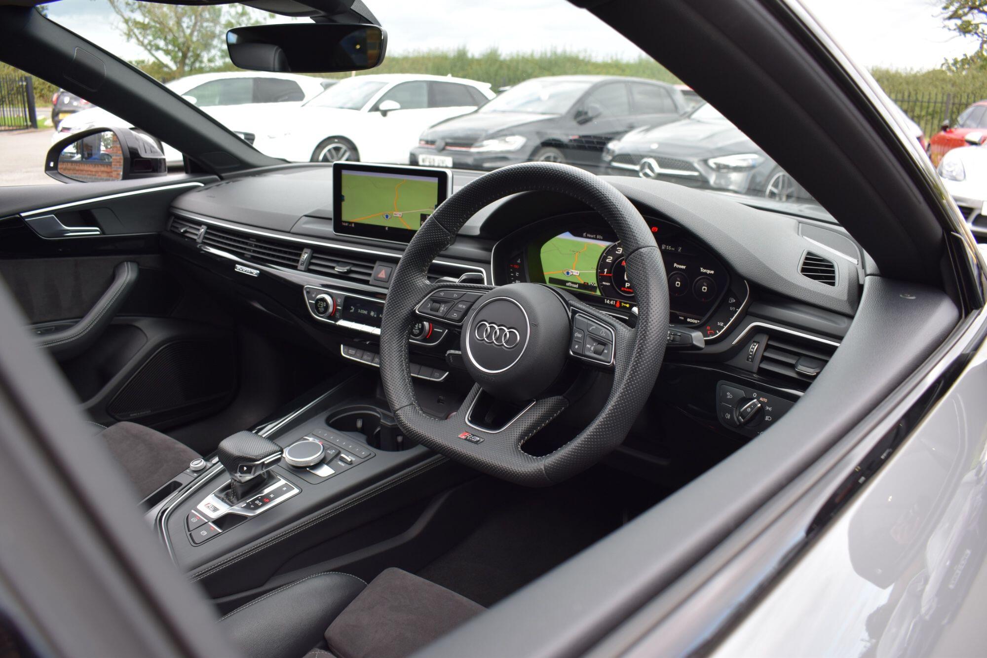 Audi RS5 view 11