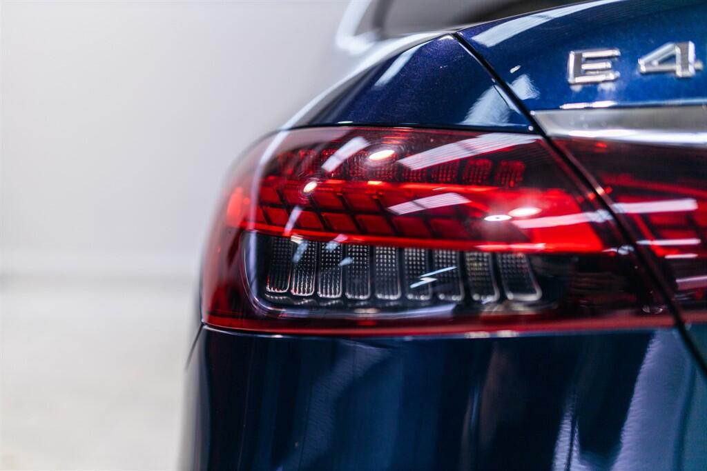 Mercedes-Benz E-Class view 23
