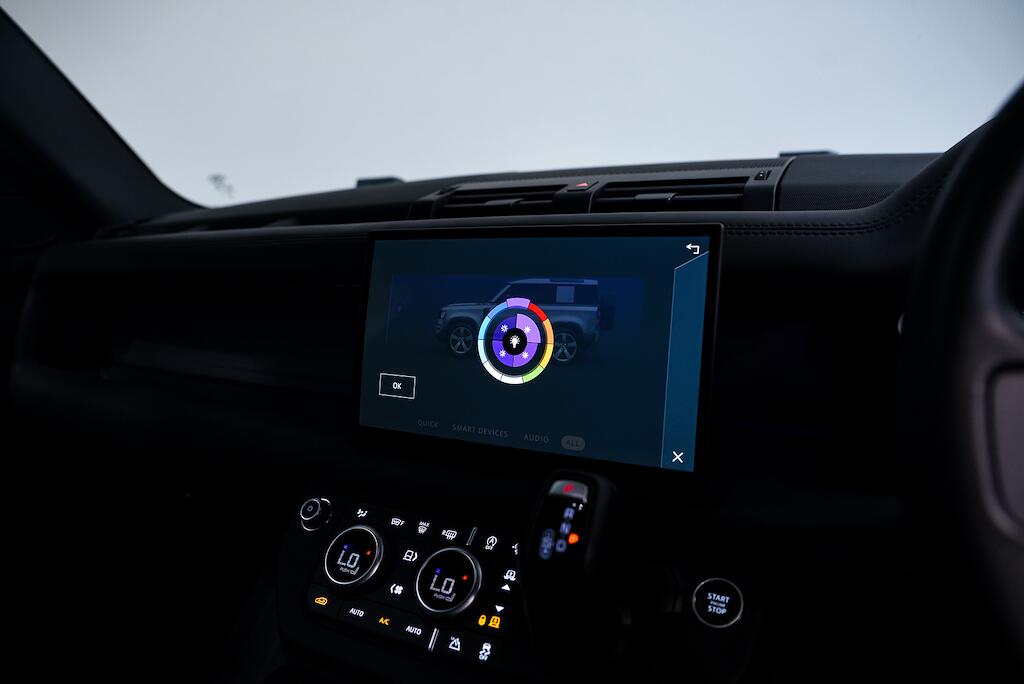 Land Rover Defender view 30