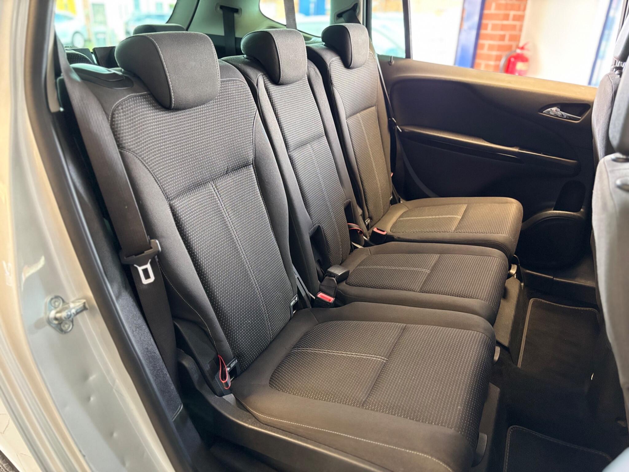 Vauxhall Zafira Tourer view 14
