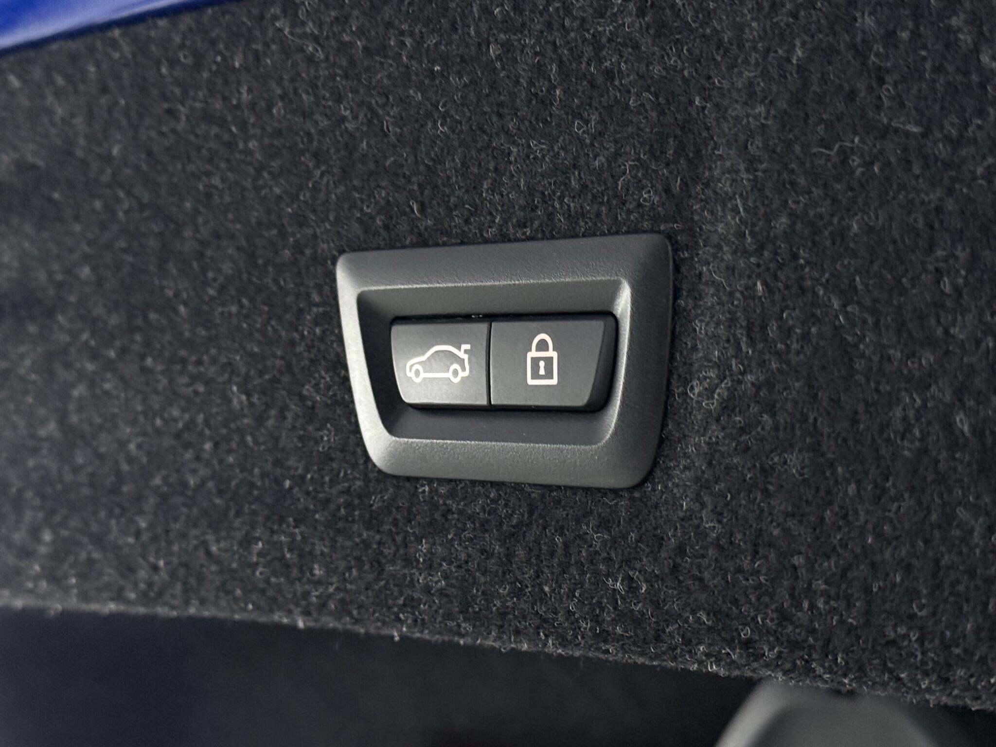 BMW 3 Series view 11